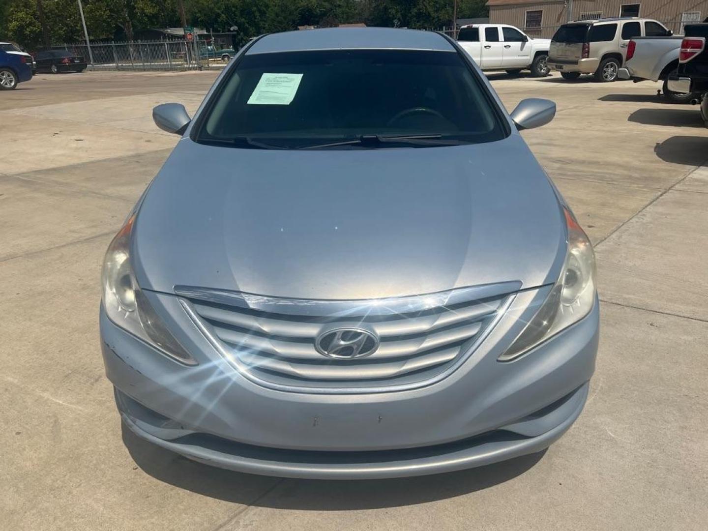 2011 GRAY HYUNDAI SONATA GLS (5NPEB4ACXBH) with an 2.4L engine, Automatic transmission, located at 4415 NE 28th St, Haltom City, TX, 76117, (817) 222-9334, 32.795322, -97.280937 - Photo#1