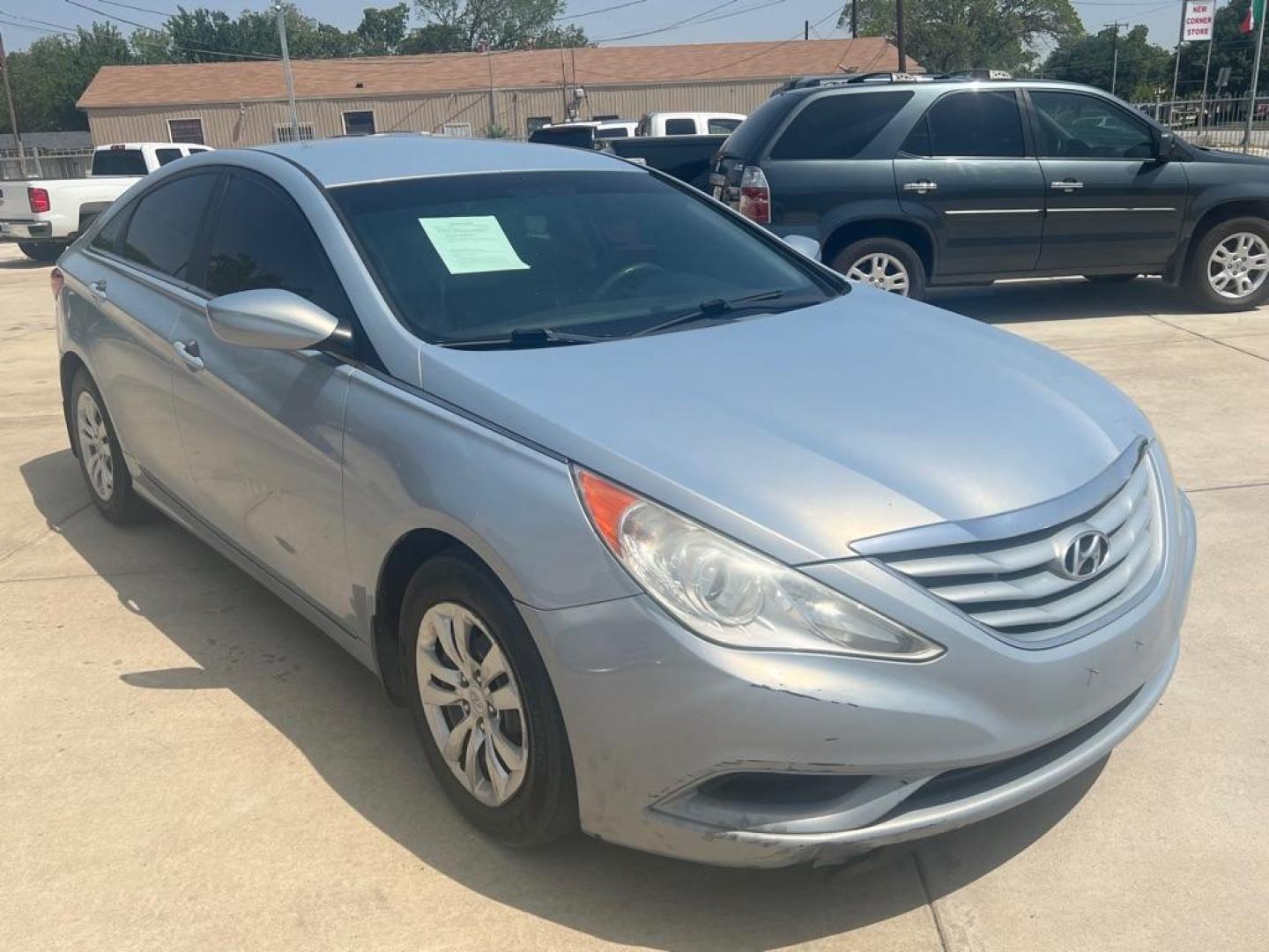 2011 GRAY HYUNDAI SONATA GLS (5NPEB4ACXBH) with an 2.4L engine, Automatic transmission, located at 4415 NE 28th St, Haltom City, TX, 76117, (817) 222-9334, 32.795322, -97.280937 - Photo#2