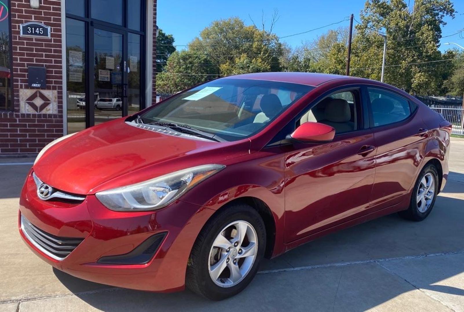 2014 RED HYUNDAI ELANTRA SE (5NPDH4AE1EH) with an 1.8L engine, Automatic transmission, located at 4415 NE 28th St, Haltom City, TX, 76117, (817) 222-9334, 32.795322, -97.280937 - Photo#0