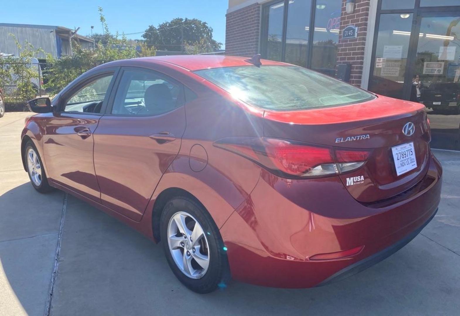 2014 RED HYUNDAI ELANTRA SE (5NPDH4AE1EH) with an 1.8L engine, Automatic transmission, located at 4415 NE 28th St, Haltom City, TX, 76117, (817) 222-9334, 32.795322, -97.280937 - Photo#1