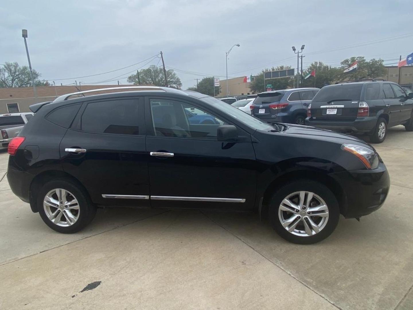 2015 BLACK NISSAN ROGUE SELECT S (JN8AS5MT5FW) with an 2.5L engine, Continuously Variable transmission, located at 4415 NE 28th St, Haltom City, TX, 76117, (817) 222-9334, 32.795322, -97.280937 - Photo#2