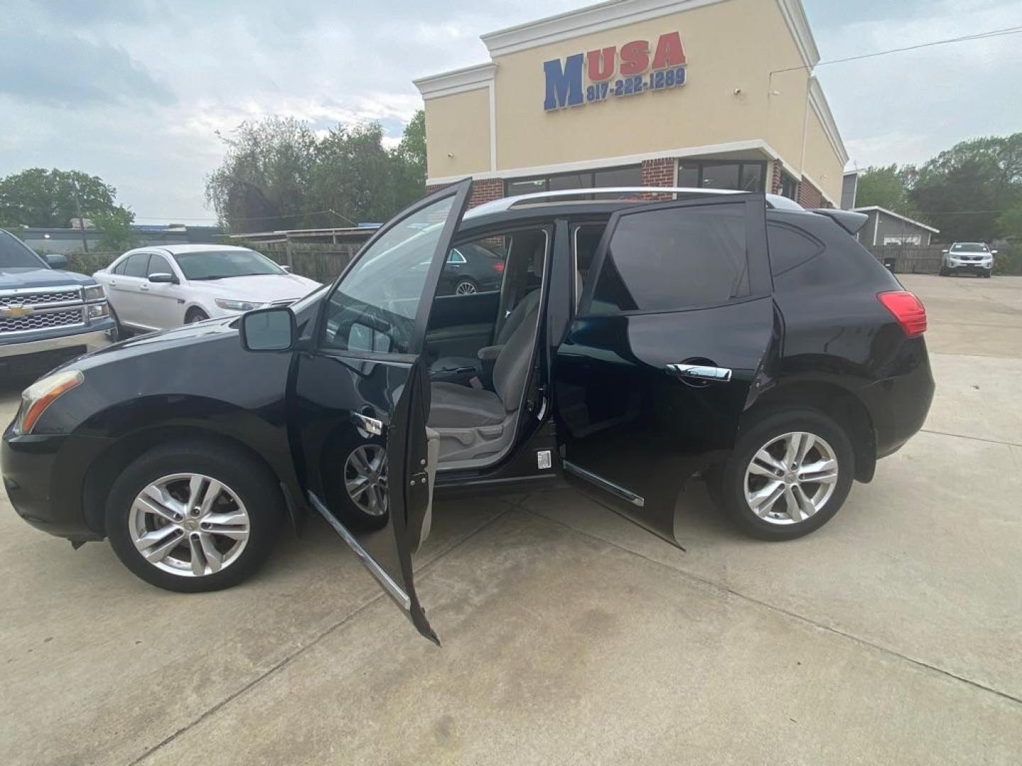 2015 BLACK NISSAN ROGUE SELECT S (JN8AS5MT5FW) with an 2.5L engine, Continuously Variable transmission, located at 4415 NE 28th St, Haltom City, TX, 76117, (817) 222-9334, 32.795322, -97.280937 - Photo#4