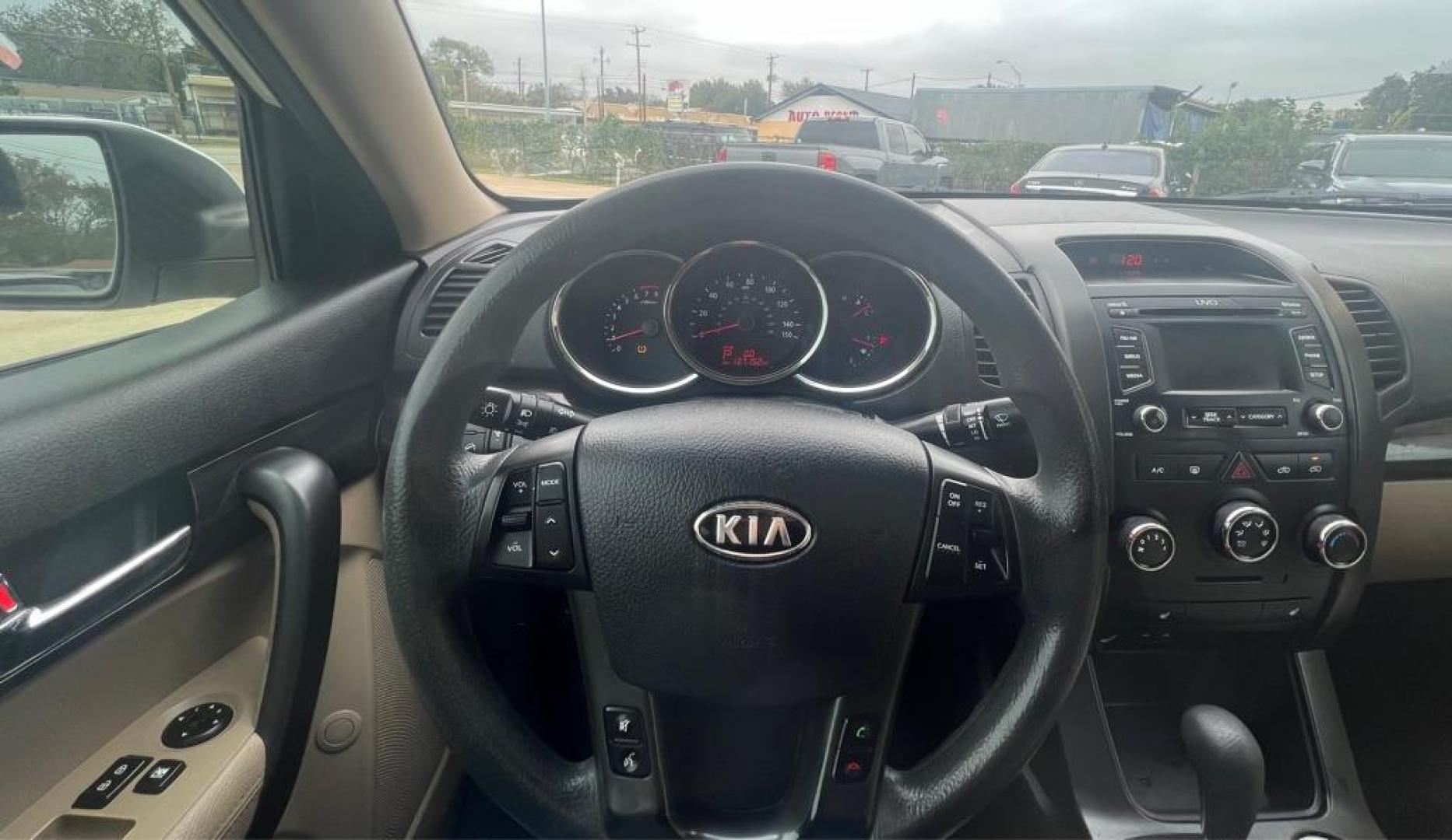 2013 White KIA SORENTO LX (5XYKT3A66DG) with an 2.4L engine, Automatic transmission, located at 4415 NE 28th St, Haltom City, TX, 76117, (817) 222-9334, 32.795322, -97.280937 - Photo#11