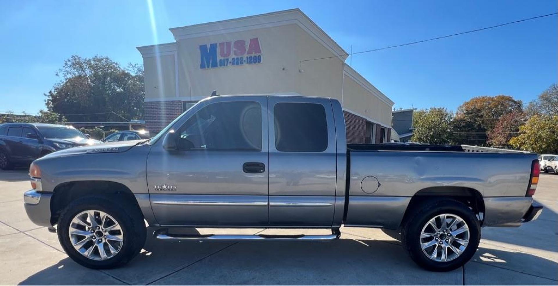 2006 GRAY GMC NEW SIERRA 1500 (1GTEC19T86Z) with an 5.3L engine, Automatic transmission, located at 4415 NE 28th St, Haltom City, TX, 76117, (817) 222-9334, 32.795322, -97.280937 - Photo#0