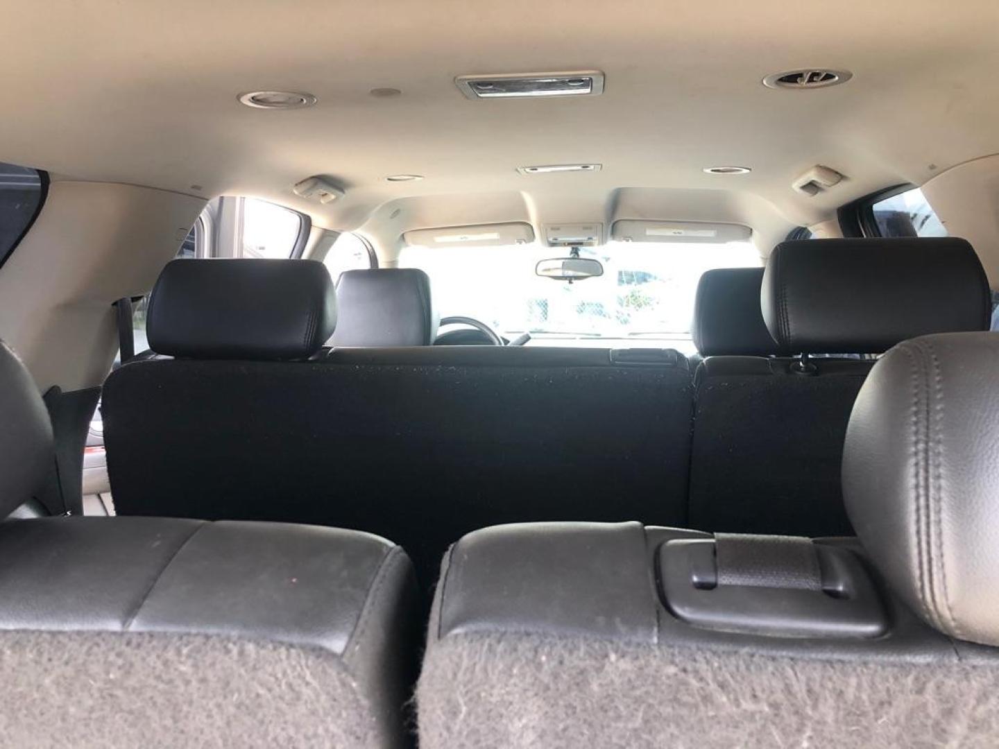 2009 GRAY CHEVROLET TAHOE 1500 LT (1GNFK23019R) with an 5.3L engine, Automatic transmission, located at 4415 NE 28th St, Haltom City, TX, 76117, (817) 222-9334, 32.795322, -97.280937 - Photo#8