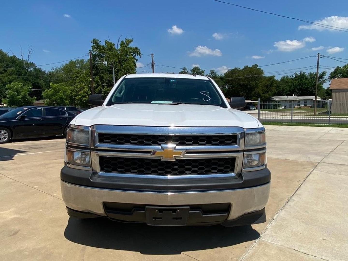 2014 WHITE CHEVROLET SILVERADO 1500 (1GCRCPEH0EZ) with an 4.3L engine, Automatic transmission, located at 4415 NE 28th St, Haltom City, TX, 76117, (817) 222-9334, 32.795322, -97.280937 - Photo#4