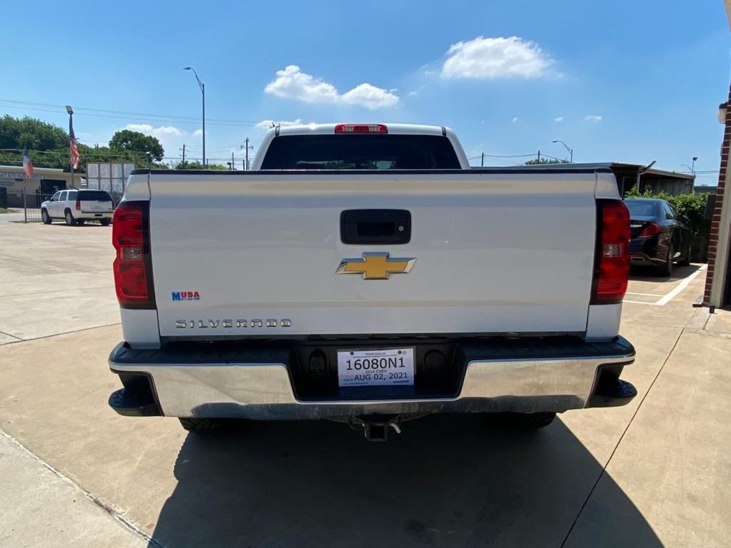 2014 WHITE CHEVROLET SILVERADO 1500 (1GCRCPEH0EZ) with an 4.3L engine, Automatic transmission, located at 4415 NE 28th St, Haltom City, TX, 76117, (817) 222-9334, 32.795322, -97.280937 - Photo#6