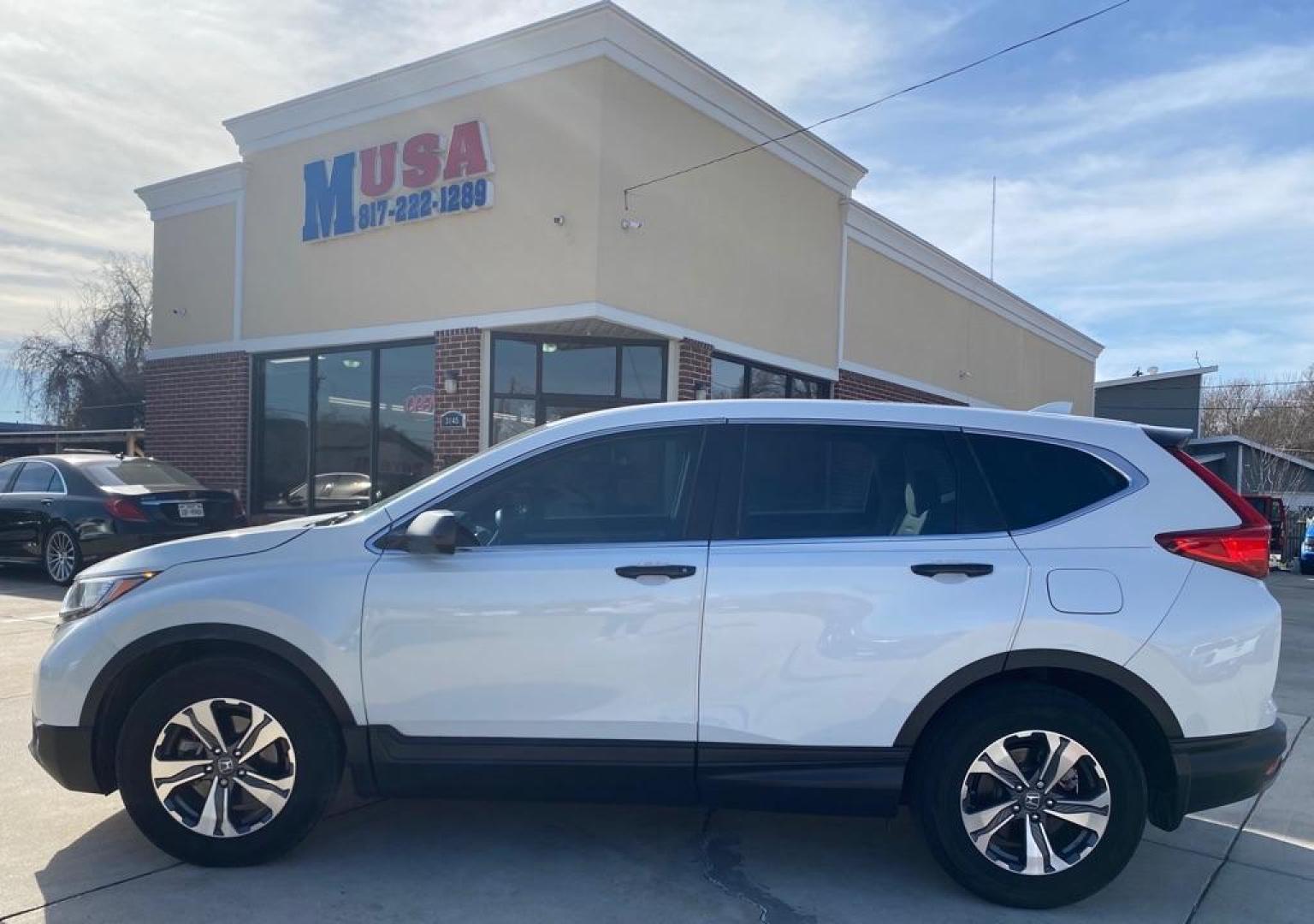 2019 WHITE HONDA CR-V LX (2HKRW5H39KH) with an 2.4L engine, Continuously Variable transmission, located at 4415 NE 28th St, Haltom City, TX, 76117, (817) 222-9334, 32.795322, -97.280937 - Photo#0