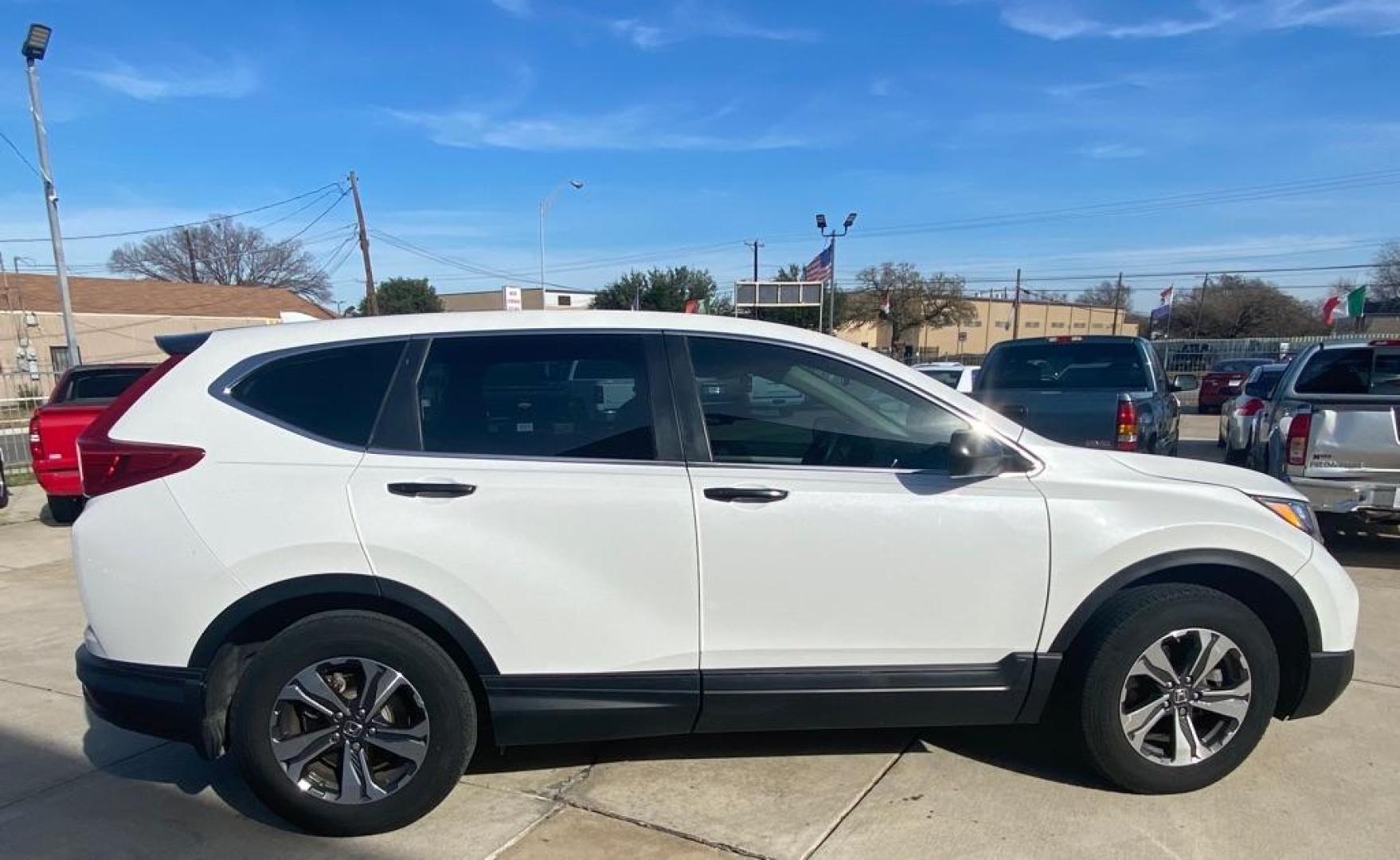 2019 WHITE HONDA CR-V LX (2HKRW5H39KH) with an 2.4L engine, Continuously Variable transmission, located at 4415 NE 28th St, Haltom City, TX, 76117, (817) 222-9334, 32.795322, -97.280937 - Photo#7