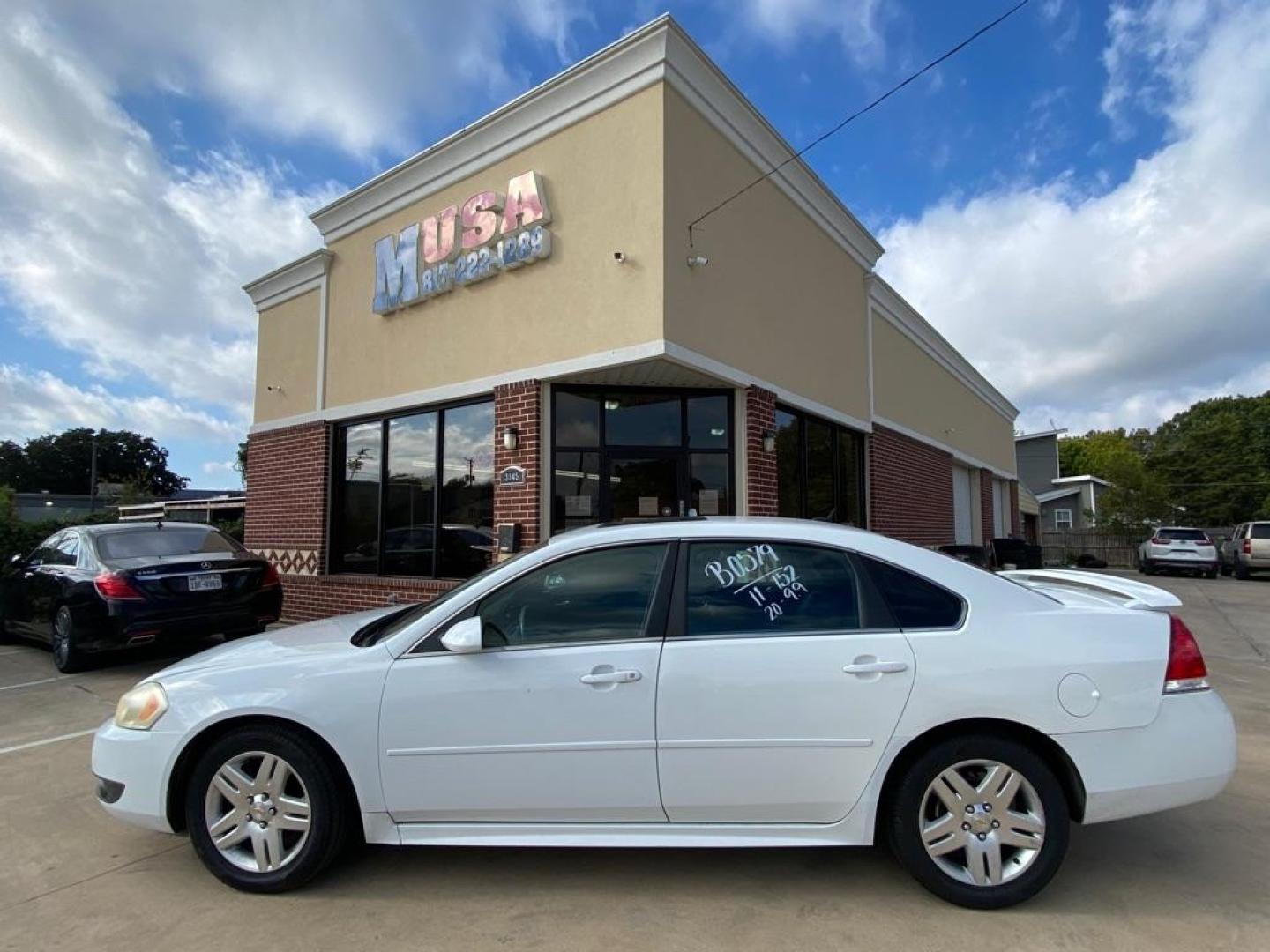 2011 WHITE CHEVROLET IMPALA LT (2G1WG5EK8B1) with an 3.5L engine, Automatic transmission, located at 4415 NE 28th St, Haltom City, TX, 76117, (817) 222-9334, 32.795322, -97.280937 - Photo#0