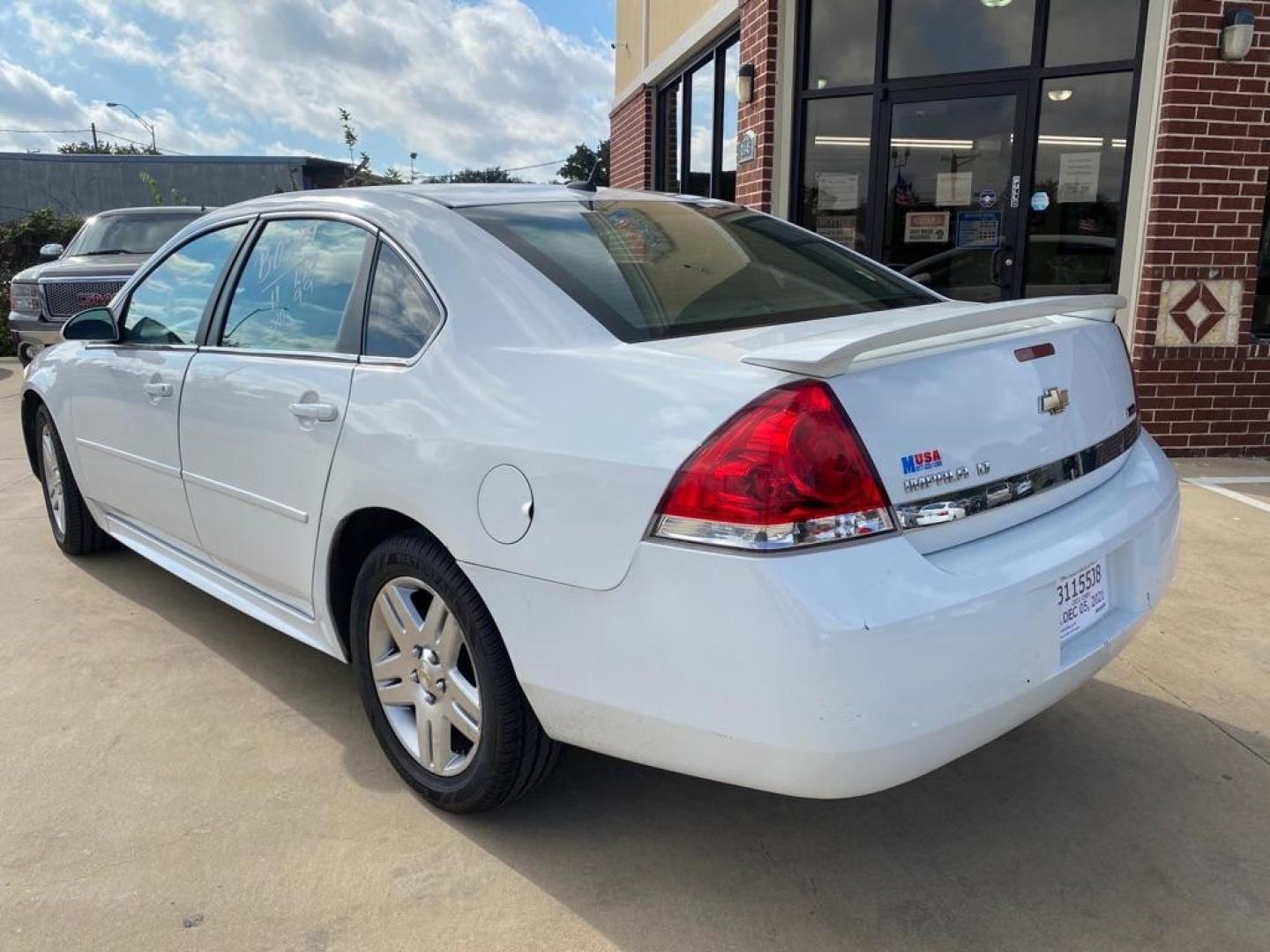 2011 WHITE CHEVROLET IMPALA LT (2G1WG5EK8B1) with an 3.5L engine, Automatic transmission, located at 4415 NE 28th St, Haltom City, TX, 76117, (817) 222-9334, 32.795322, -97.280937 - Photo#2