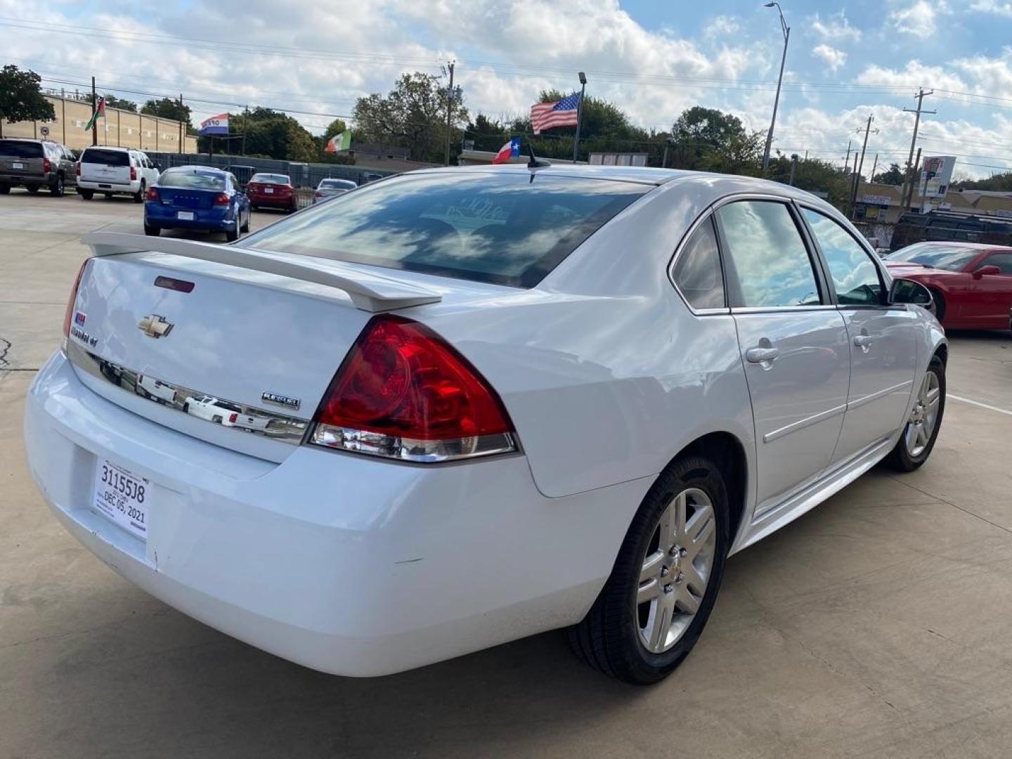 2011 WHITE CHEVROLET IMPALA LT (2G1WG5EK8B1) with an 3.5L engine, Automatic transmission, located at 4415 NE 28th St, Haltom City, TX, 76117, (817) 222-9334, 32.795322, -97.280937 - Photo#3