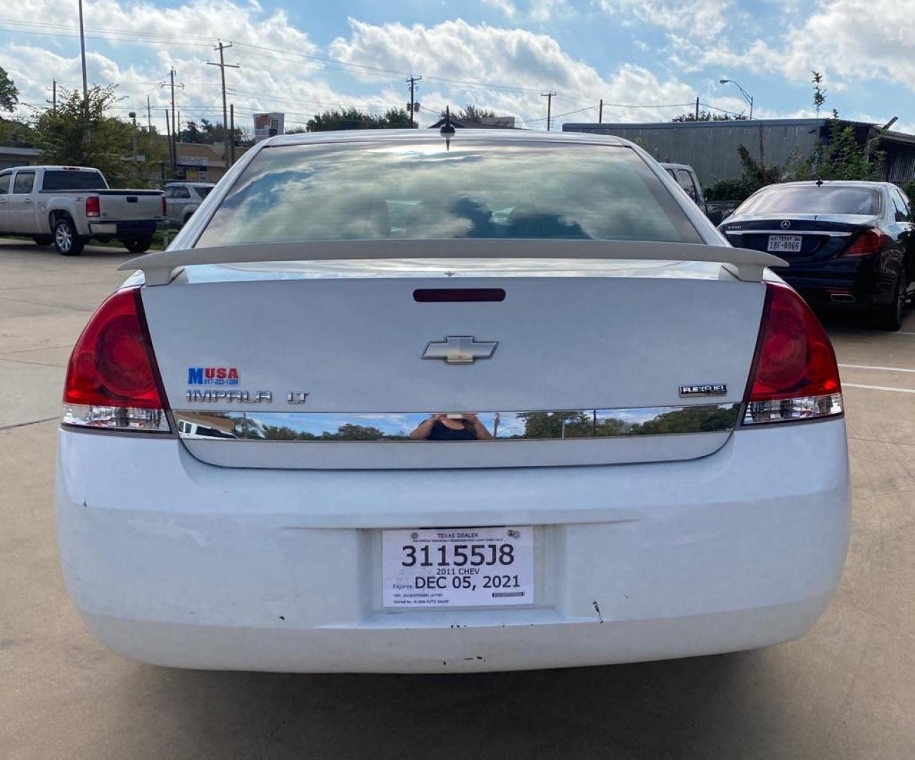 2011 WHITE CHEVROLET IMPALA LT (2G1WG5EK8B1) with an 3.5L engine, Automatic transmission, located at 4415 NE 28th St, Haltom City, TX, 76117, (817) 222-9334, 32.795322, -97.280937 - Photo#7