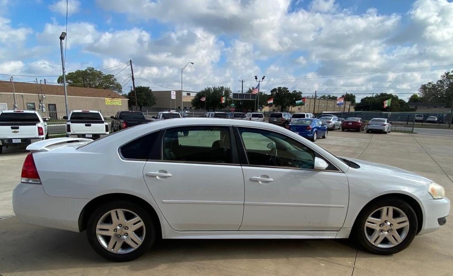 2011 WHITE CHEVROLET IMPALA LT (2G1WG5EK8B1) with an 3.5L engine, Automatic transmission, located at 4415 NE 28th St, Haltom City, TX, 76117, (817) 222-9334, 32.795322, -97.280937 - Photo#8