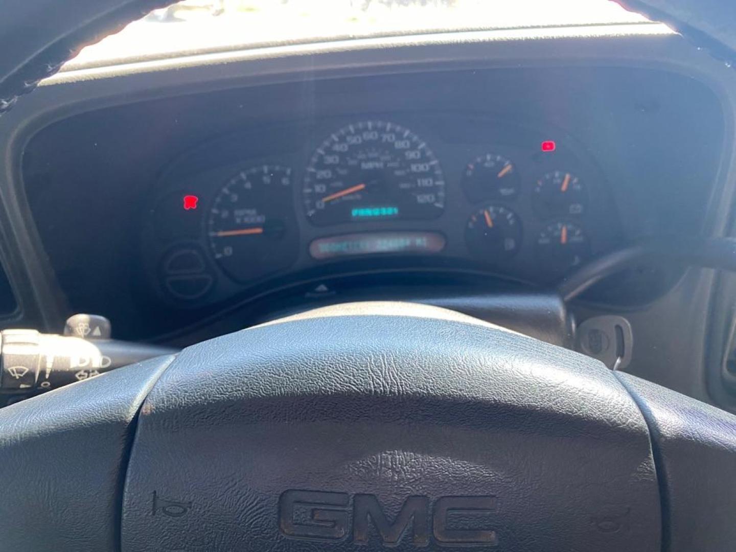 2005 BLACK GMC NEW SIERRA 1500 (2GTEC13T051) with an 5.3L engine, Automatic transmission, located at 4415 NE 28th St, Haltom City, TX, 76117, (817) 222-9334, 32.795322, -97.280937 - Photo#14