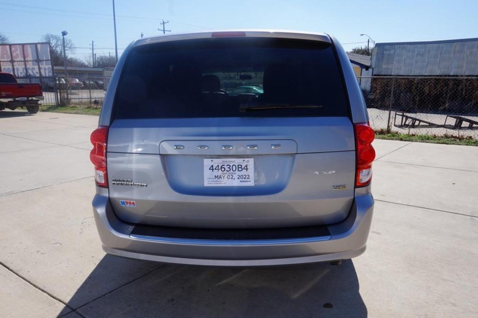 2015 SILVER DODGE GRAND CARAVAN SE (2C4RDGBG6FR) with an 3.6L engine, Automatic transmission, located at 4415 NE 28th St, Haltom City, TX, 76117, (817) 222-9334, 32.795322, -97.280937 - Photo#6