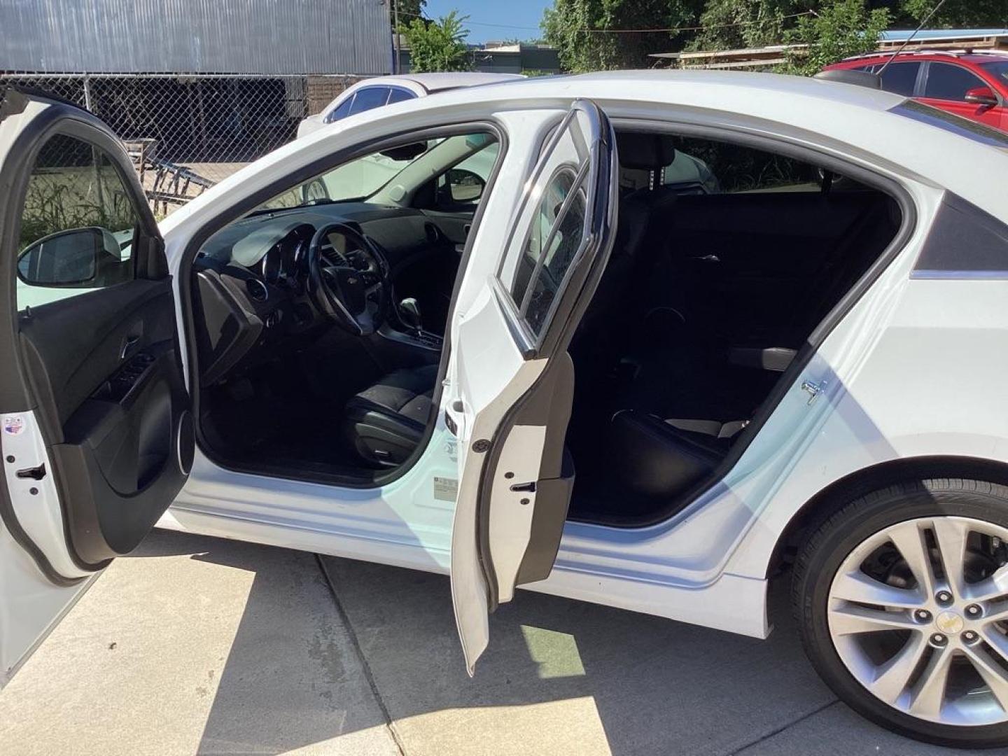 2015 WHITE CHEVROLET CRUZE LTZ (1G1PG5SB1F7) with an 1.4L engine, Automatic transmission, located at 4415 NE 28th St, Haltom City, TX, 76117, (817) 222-9334, 32.795322, -97.280937 - Photo#7