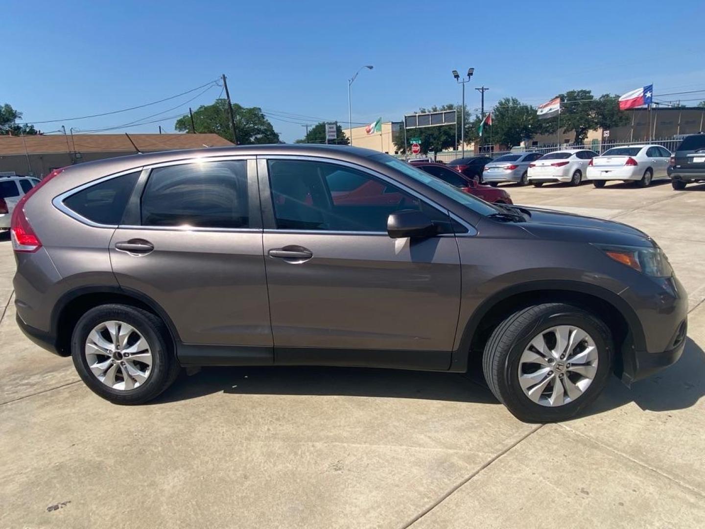 2013 BROWN HONDA CR-V EX (3CZRM3H54DG) with an 2.4L engine, Automatic transmission, located at 4415 NE 28th St, Haltom City, TX, 76117, (817) 222-9334, 32.795322, -97.280937 - Photo#2