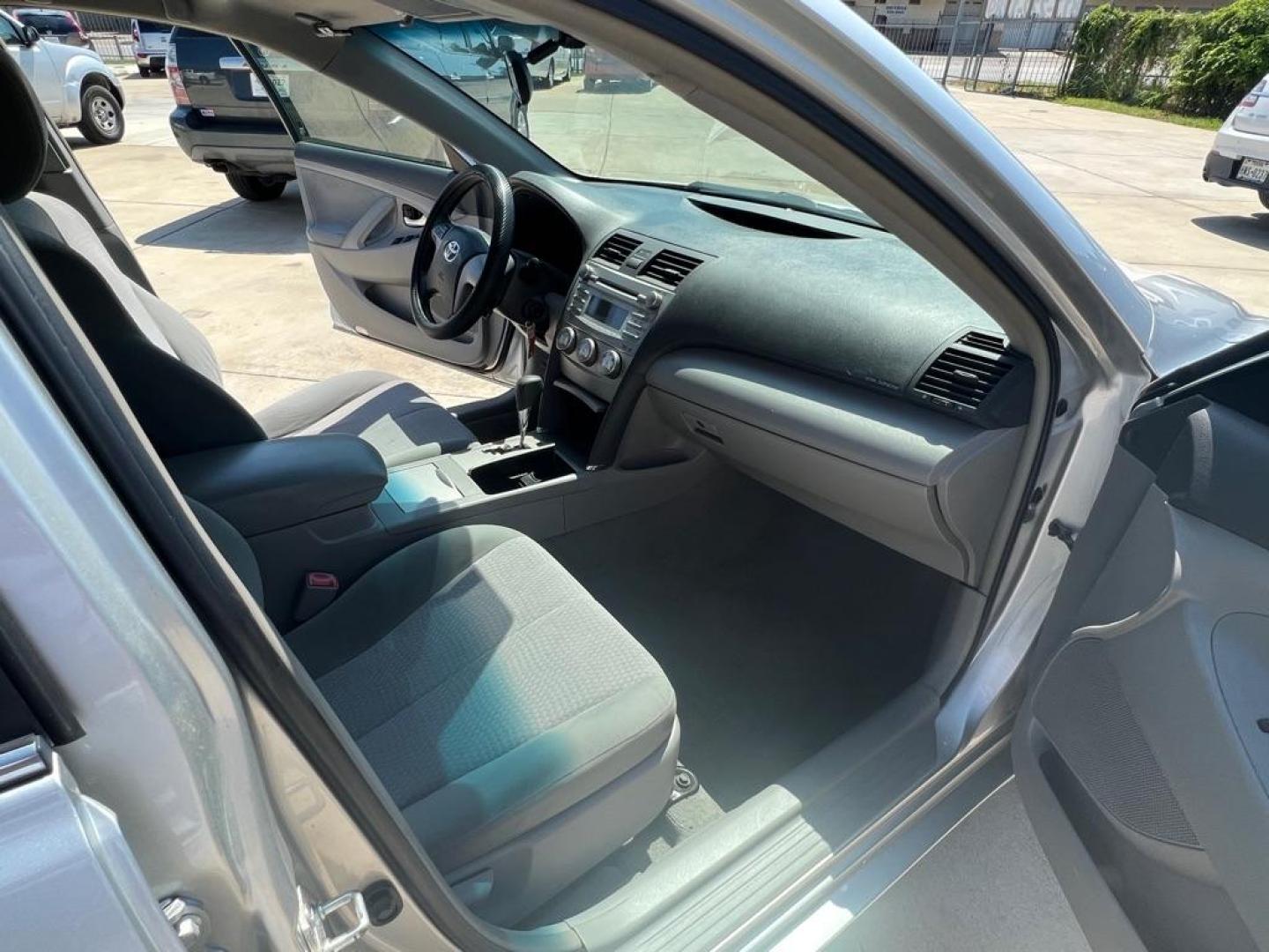 2010 SILVER TOYOTA CAMRY BASE (4T4BF3EK3AR) with an 2.5L engine, Automatic transmission, located at 4415 NE 28th St, Haltom City, TX, 76117, (817) 222-9334, 32.795322, -97.280937 - Photo#18