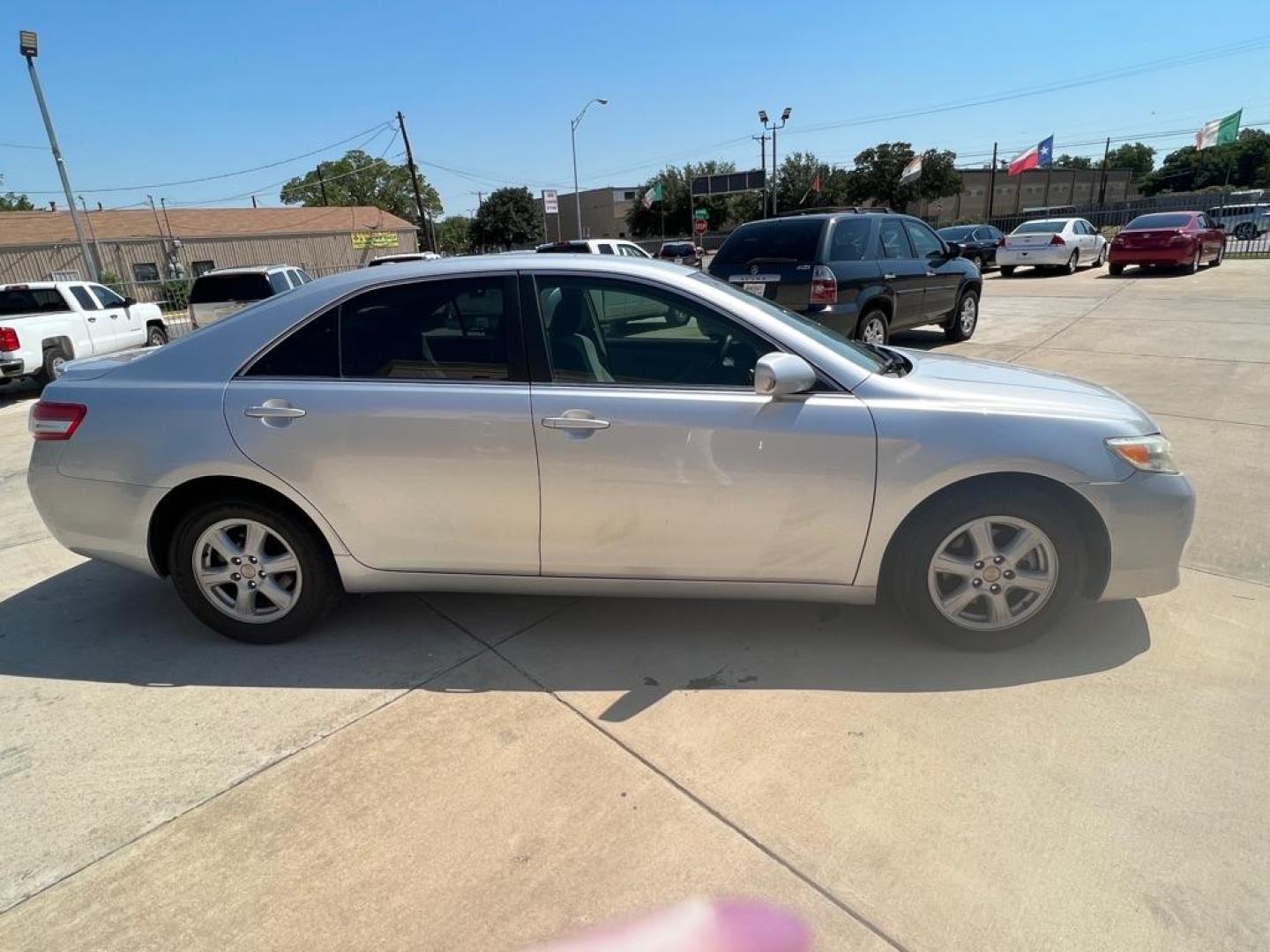 2010 SILVER TOYOTA CAMRY BASE (4T4BF3EK3AR) with an 2.5L engine, Automatic transmission, located at 4415 NE 28th St, Haltom City, TX, 76117, (817) 222-9334, 32.795322, -97.280937 - Photo#3