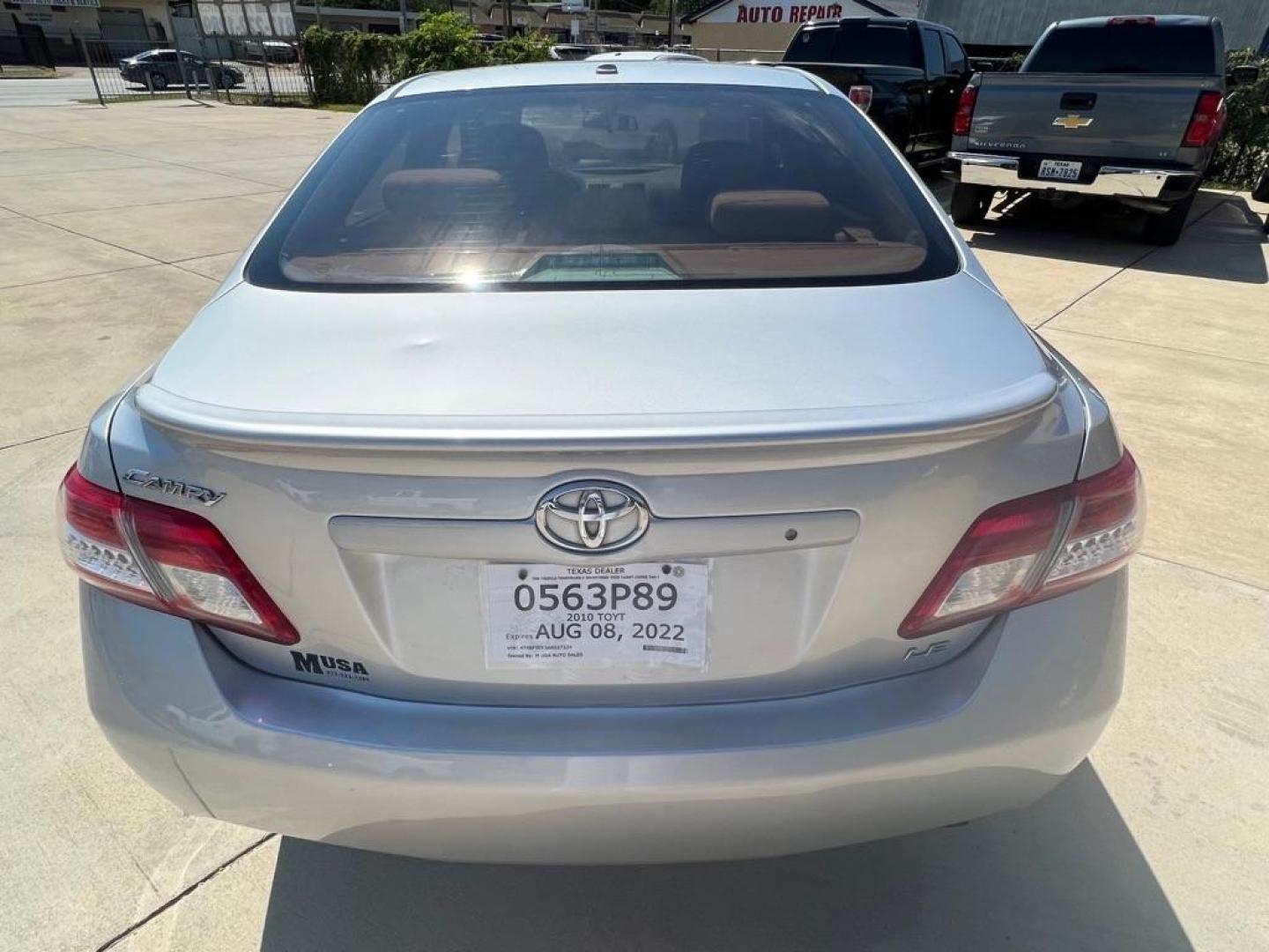 2010 SILVER TOYOTA CAMRY BASE (4T4BF3EK3AR) with an 2.5L engine, Automatic transmission, located at 4415 NE 28th St, Haltom City, TX, 76117, (817) 222-9334, 32.795322, -97.280937 - Photo#5