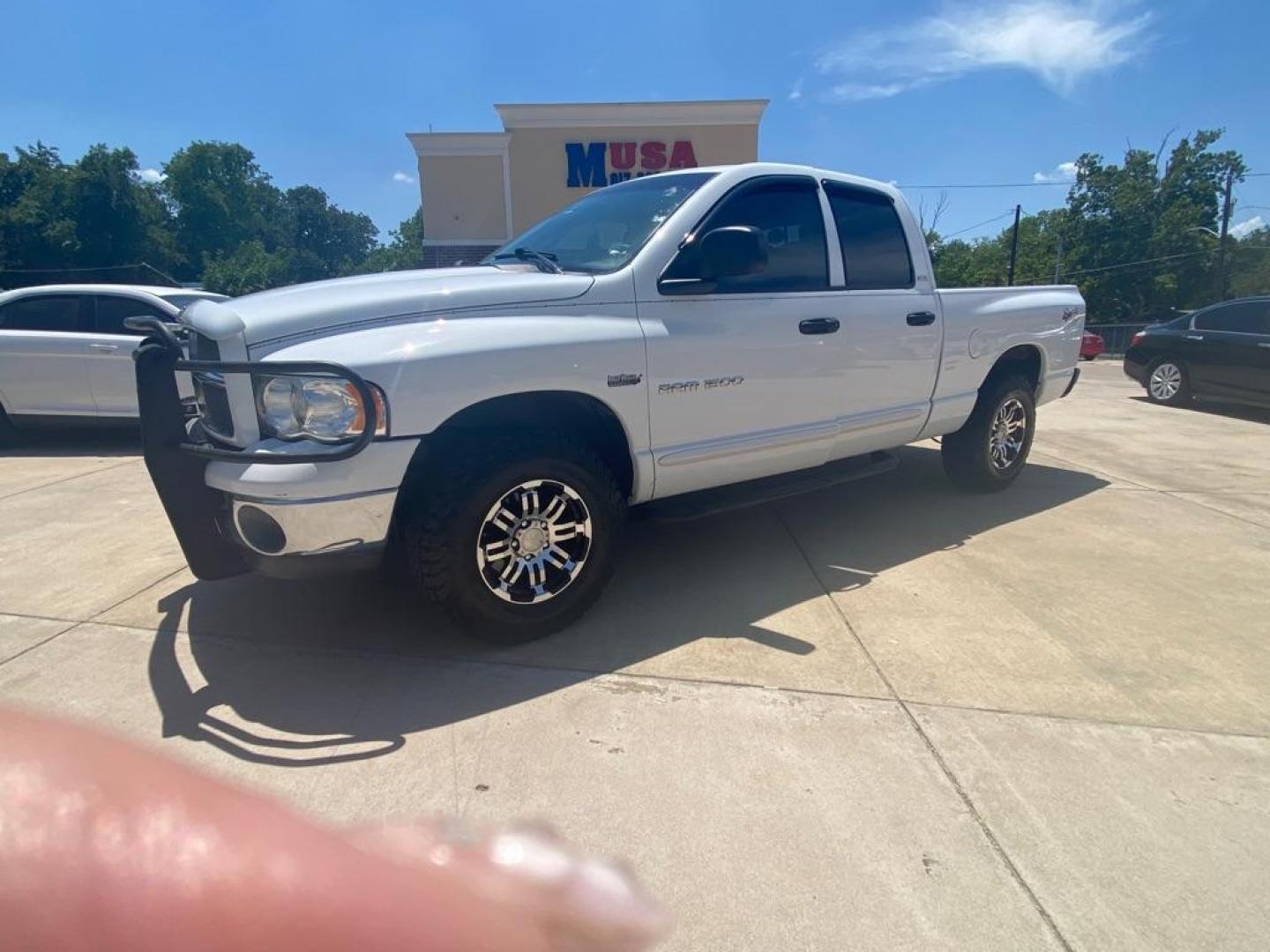 2002 WHITE DODGE RAM 1500 392 raicho (1D7HU18Z92S) with an 5.9L engine, Automatic transmission, located at 4415 NE 28th St, Haltom City, TX, 76117, (817) 222-9334, 32.795322, -97.280937 - Photo#2