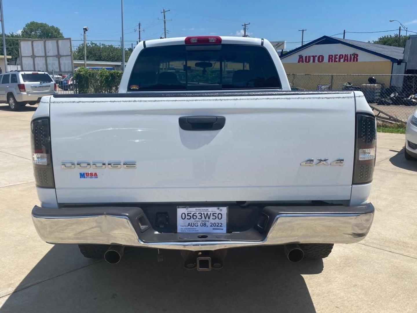 2002 WHITE DODGE RAM 1500 392 raicho (1D7HU18Z92S) with an 5.9L engine, Automatic transmission, located at 4415 NE 28th St, Haltom City, TX, 76117, (817) 222-9334, 32.795322, -97.280937 - Photo#5