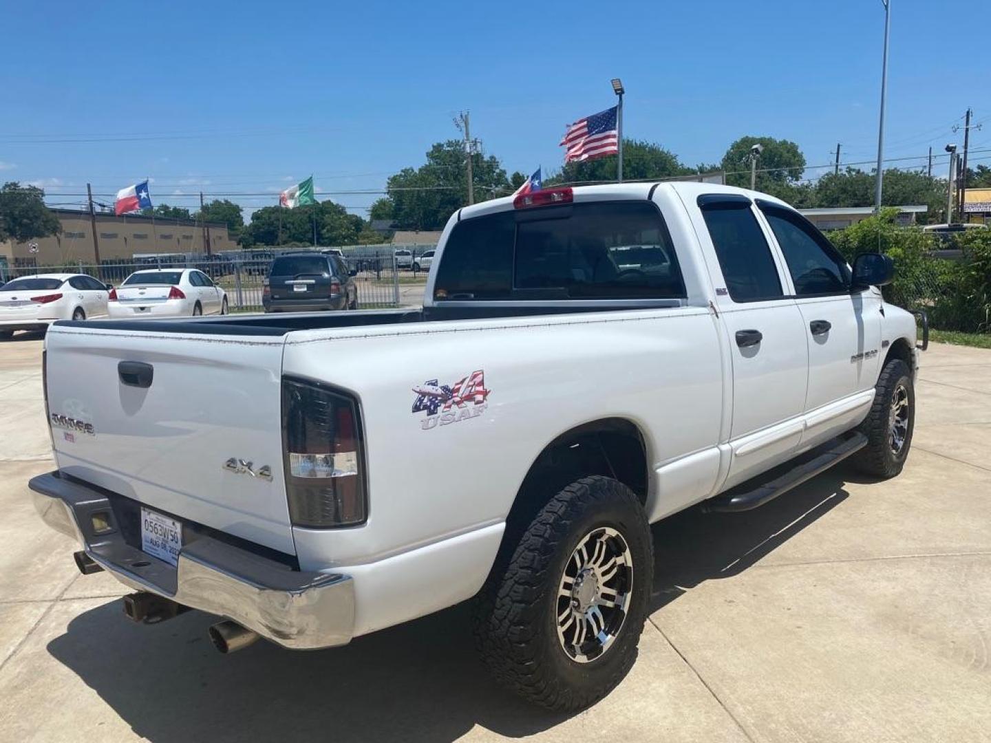 2002 WHITE DODGE RAM 1500 392 raicho (1D7HU18Z92S) with an 5.9L engine, Automatic transmission, located at 4415 NE 28th St, Haltom City, TX, 76117, (817) 222-9334, 32.795322, -97.280937 - Photo#6