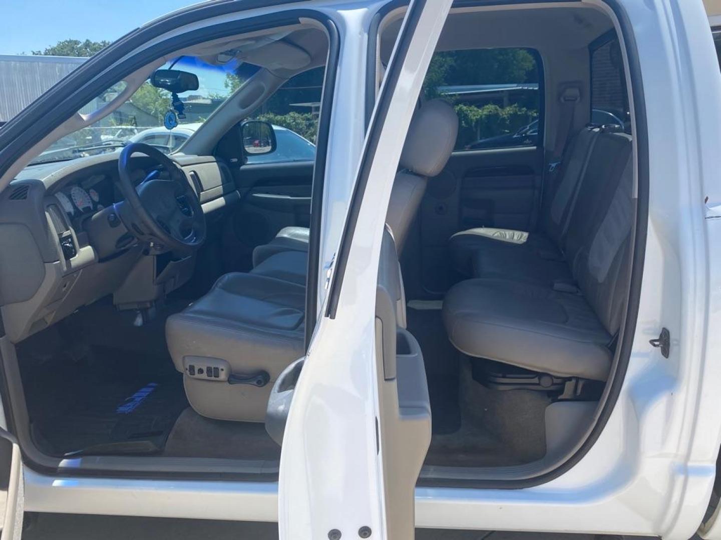 2002 WHITE DODGE RAM 1500 392 raicho (1D7HU18Z92S) with an 5.9L engine, Automatic transmission, located at 4415 NE 28th St, Haltom City, TX, 76117, (817) 222-9334, 32.795322, -97.280937 - Photo#7