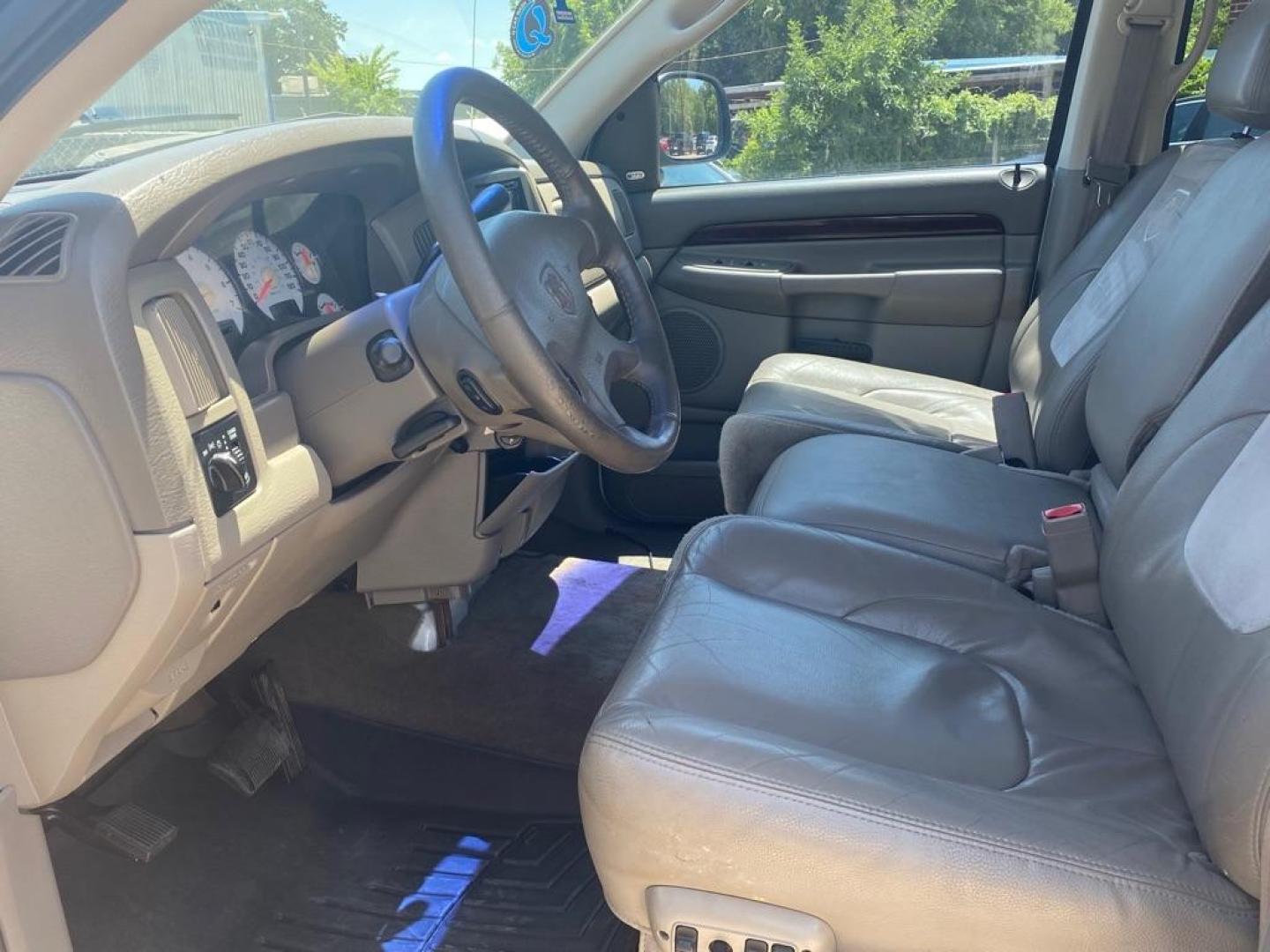 2002 WHITE DODGE RAM 1500 392 raicho (1D7HU18Z92S) with an 5.9L engine, Automatic transmission, located at 4415 NE 28th St, Haltom City, TX, 76117, (817) 222-9334, 32.795322, -97.280937 - Photo#8