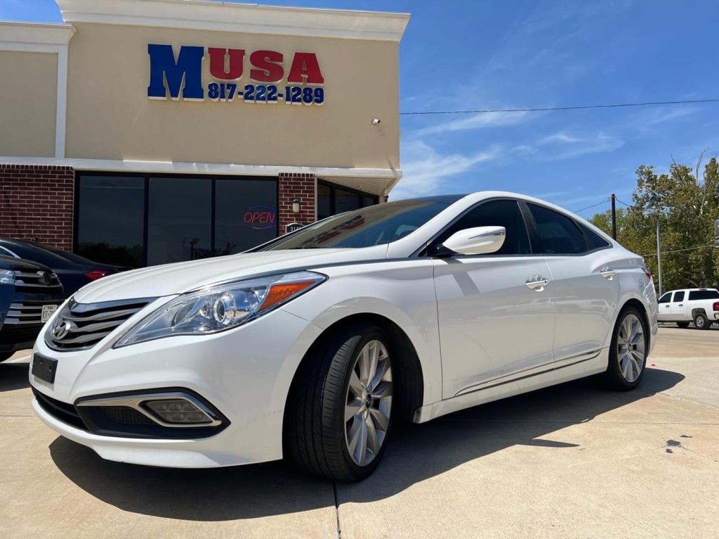 2015 WHITE HYUNDAI AZERA LIMITED (KMHFH4JG6FA) with an 3.3L engine, Automatic transmission, located at 4415 NE 28th St, Haltom City, TX, 76117, (817) 222-9334, 32.795322, -97.280937 - Photo#22