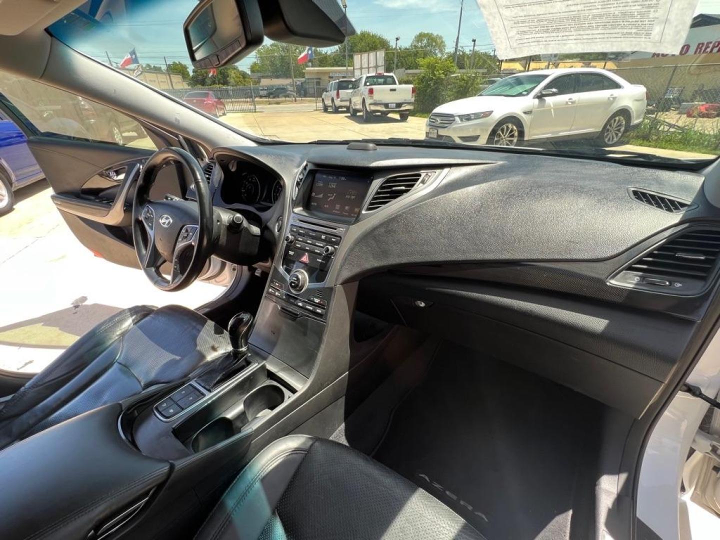 2015 WHITE HYUNDAI AZERA LIMITED (KMHFH4JG6FA) with an 3.3L engine, Automatic transmission, located at 4415 NE 28th St, Haltom City, TX, 76117, (817) 222-9334, 32.795322, -97.280937 - Photo#33