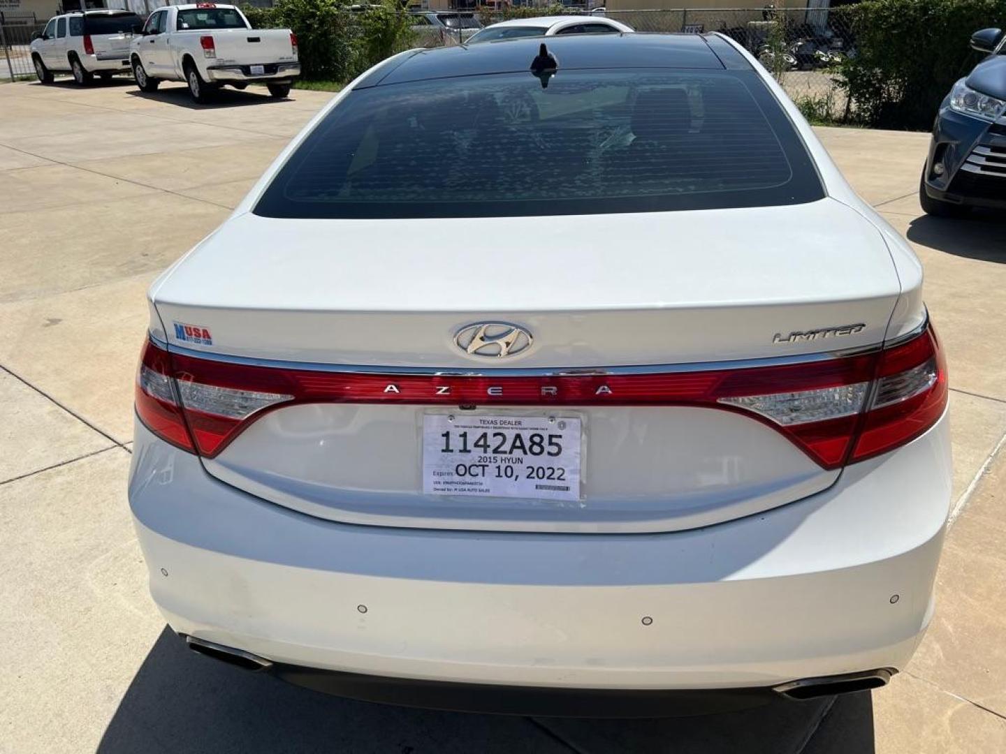 2015 WHITE HYUNDAI AZERA LIMITED (KMHFH4JG6FA) with an 3.3L engine, Automatic transmission, located at 4415 NE 28th St, Haltom City, TX, 76117, (817) 222-9334, 32.795322, -97.280937 - Photo#6