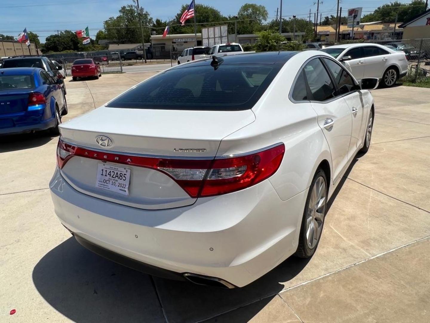 2015 WHITE HYUNDAI AZERA LIMITED (KMHFH4JG6FA) with an 3.3L engine, Automatic transmission, located at 4415 NE 28th St, Haltom City, TX, 76117, (817) 222-9334, 32.795322, -97.280937 - Photo#7