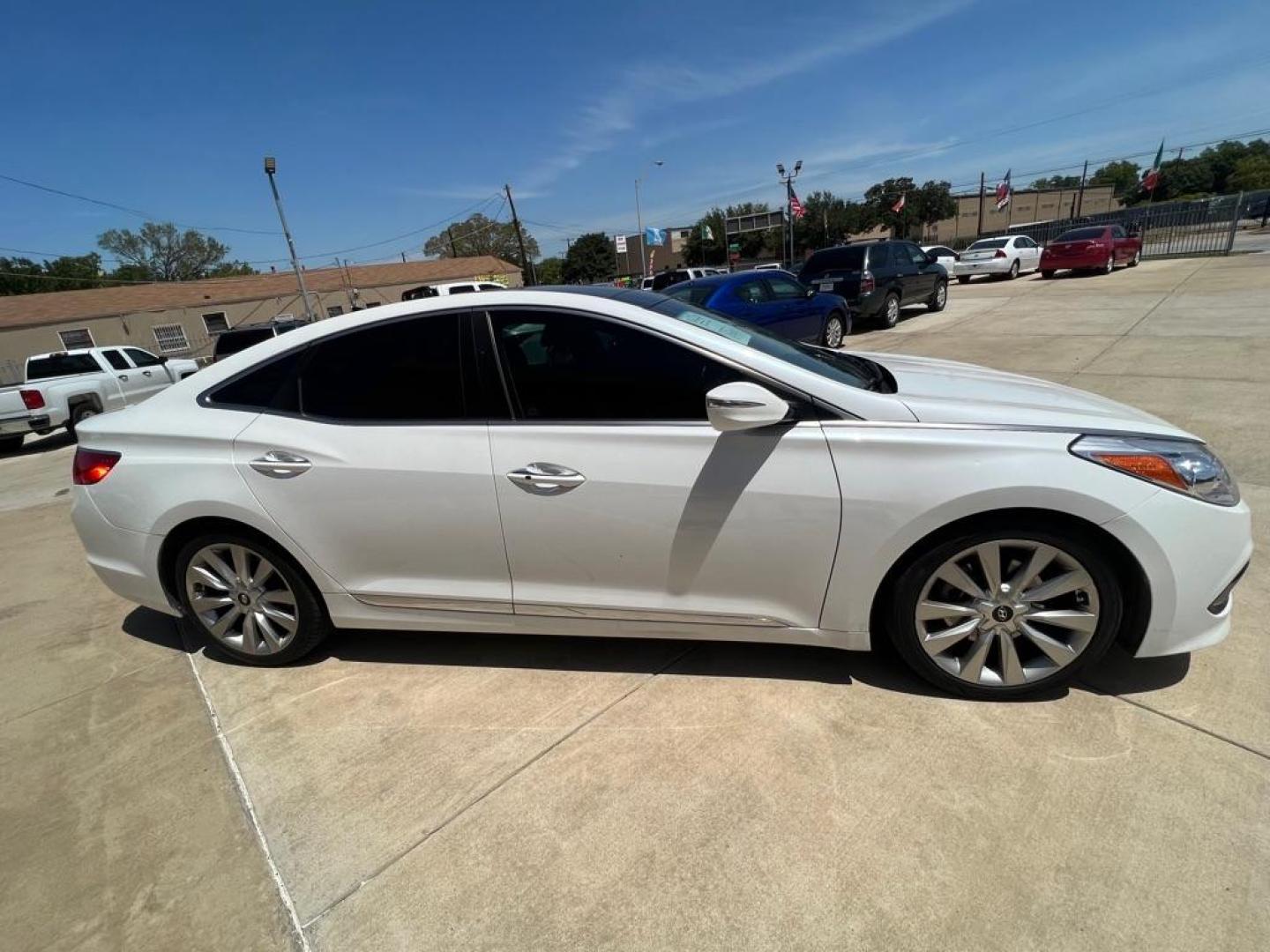 2015 WHITE HYUNDAI AZERA LIMITED (KMHFH4JG6FA) with an 3.3L engine, Automatic transmission, located at 4415 NE 28th St, Haltom City, TX, 76117, (817) 222-9334, 32.795322, -97.280937 - Photo#8