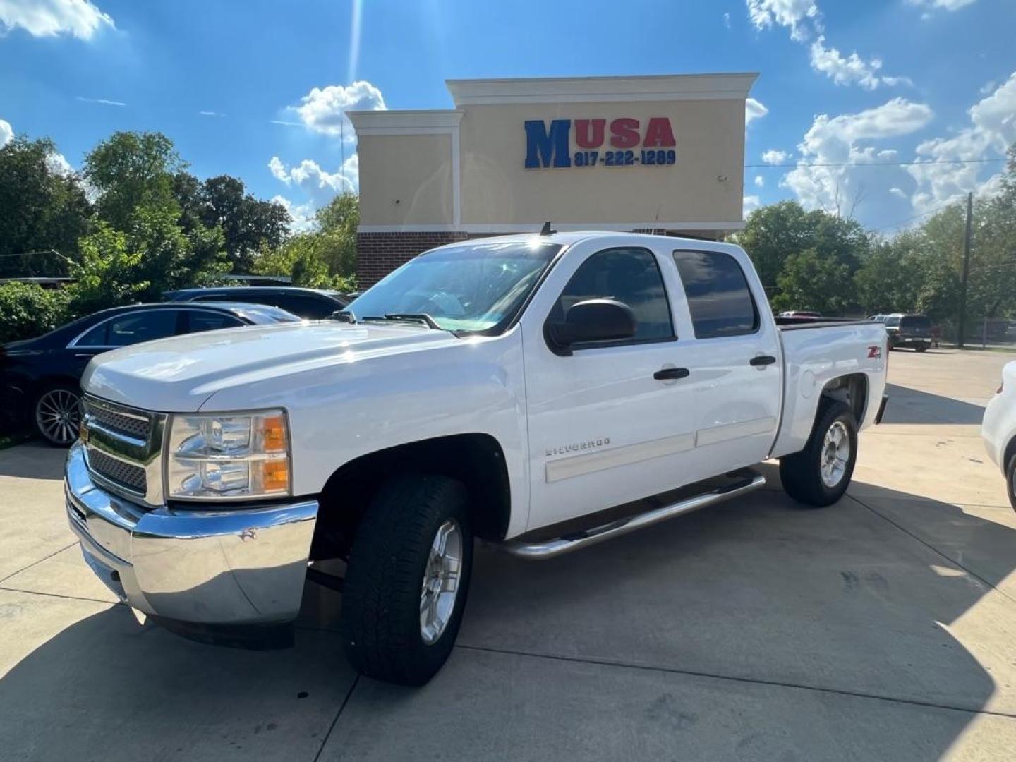 2012 WHITE CHEVROLET SILVERADO 1500 LT (3GCPKSE75CG) with an 5.3L engine, Automatic transmission, located at 4415 NE 28th St, Haltom City, TX, 76117, (817) 222-9334, 32.795322, -97.280937 - Photo#0