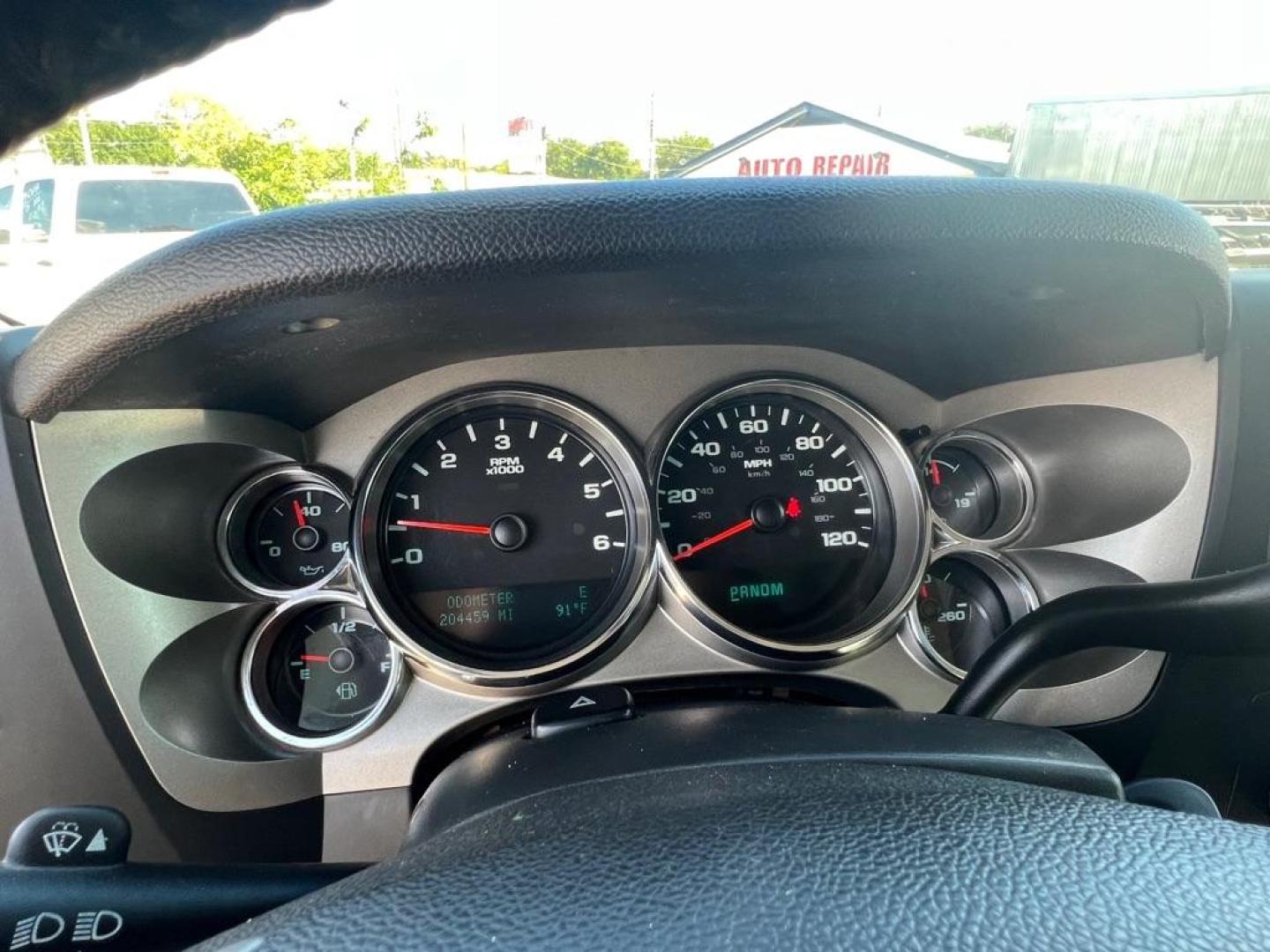 2012 WHITE CHEVROLET SILVERADO 1500 LT (3GCPKSE75CG) with an 5.3L engine, Automatic transmission, located at 4415 NE 28th St, Haltom City, TX, 76117, (817) 222-9334, 32.795322, -97.280937 - Photo#16