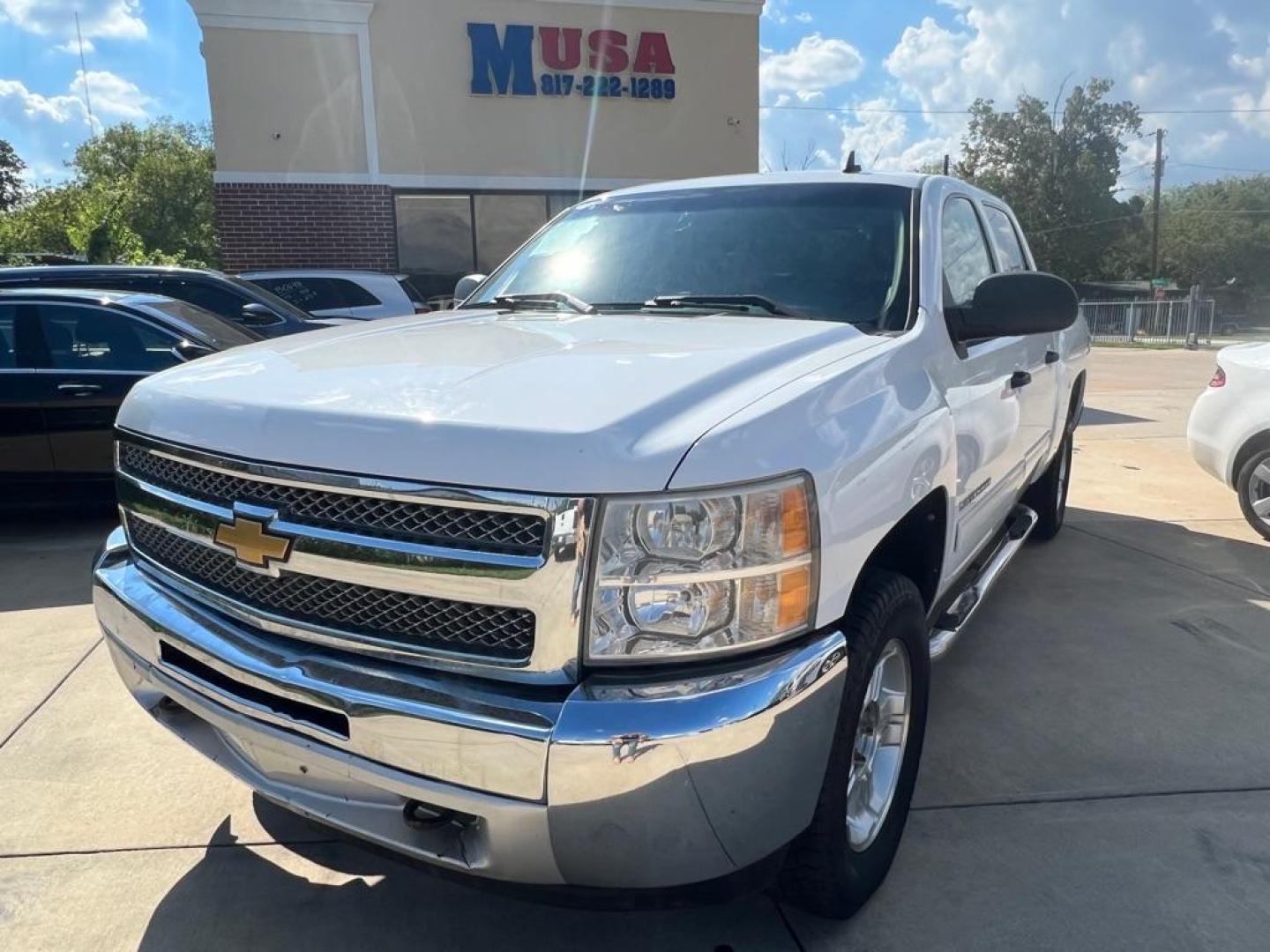 2012 WHITE CHEVROLET SILVERADO 1500 LT (3GCPKSE75CG) with an 5.3L engine, Automatic transmission, located at 4415 NE 28th St, Haltom City, TX, 76117, (817) 222-9334, 32.795322, -97.280937 - Photo#3