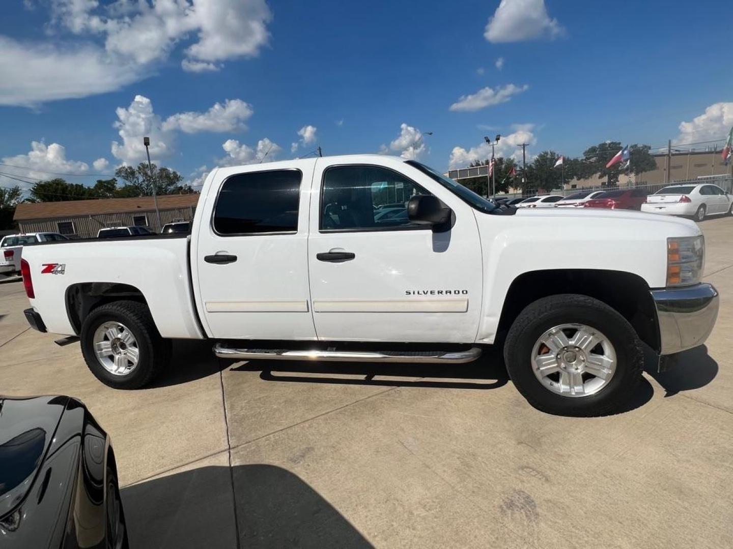 2012 WHITE CHEVROLET SILVERADO 1500 LT (3GCPKSE75CG) with an 5.3L engine, Automatic transmission, located at 4415 NE 28th St, Haltom City, TX, 76117, (817) 222-9334, 32.795322, -97.280937 - Photo#7