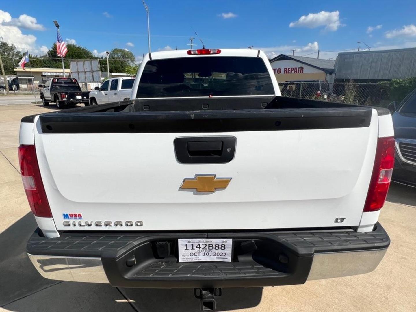 2012 WHITE CHEVROLET SILVERADO 1500 LT (3GCPKSE75CG) with an 5.3L engine, Automatic transmission, located at 4415 NE 28th St, Haltom City, TX, 76117, (817) 222-9334, 32.795322, -97.280937 - Photo#8