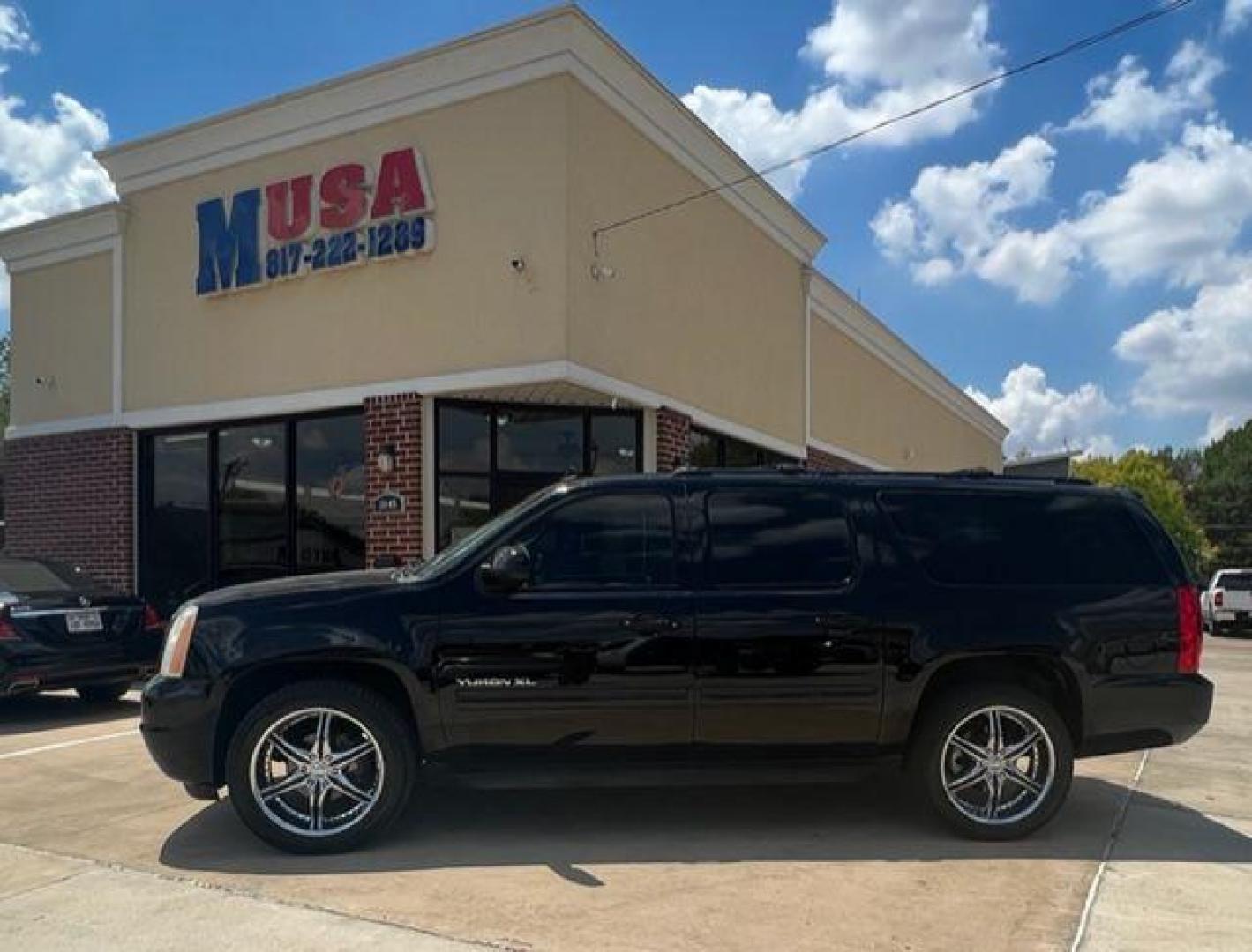 2011 BLACK GMC YUKON XL 1500 SLE (1GKS1HE09BR) with an 5.3L engine, Automatic transmission, located at 4415 NE 28th St, Haltom City, TX, 76117, (817) 222-9334, 32.795322, -97.280937 - Photo#0