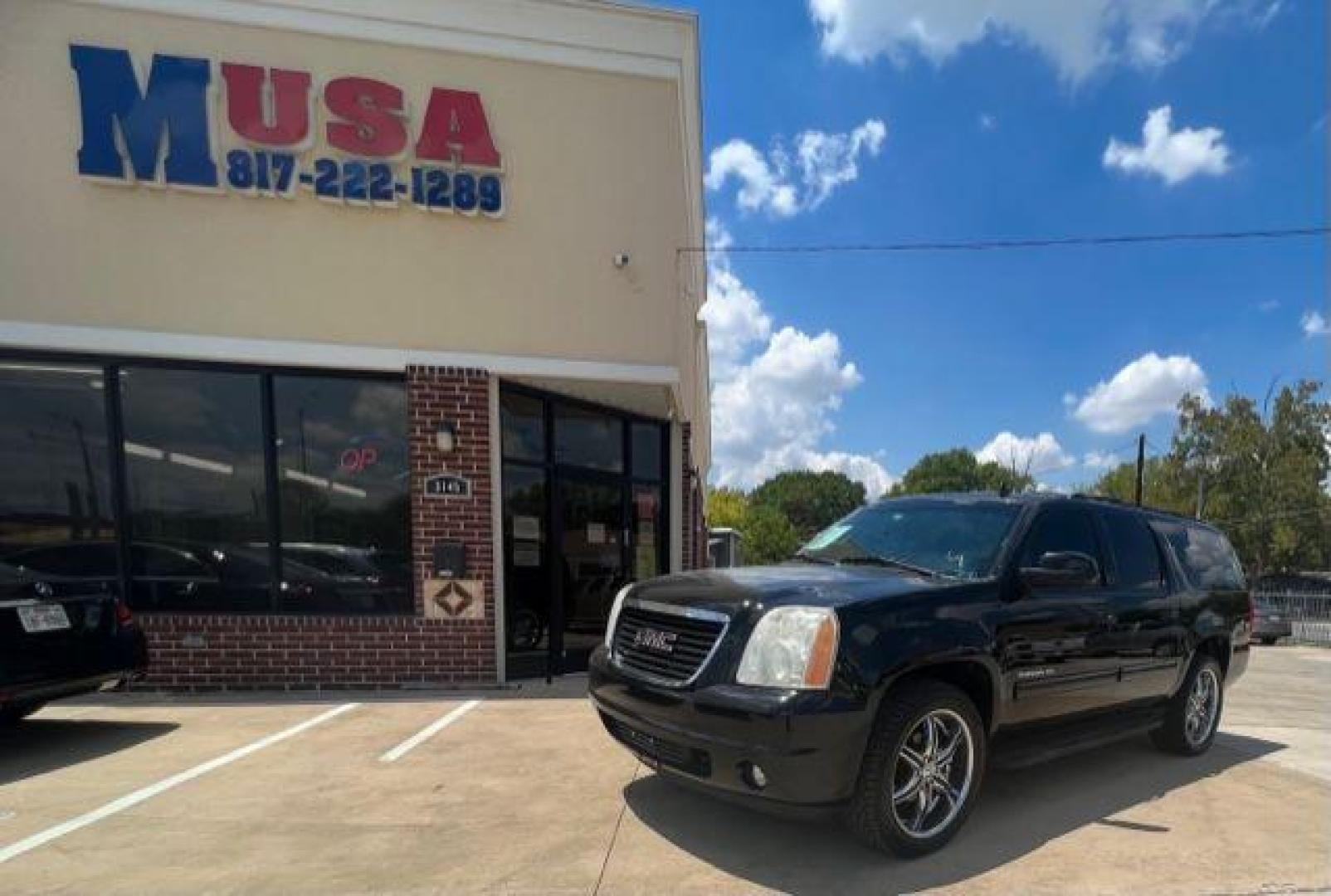 2011 BLACK GMC YUKON XL 1500 SLE (1GKS1HE09BR) with an 5.3L engine, Automatic transmission, located at 4415 NE 28th St, Haltom City, TX, 76117, (817) 222-9334, 32.795322, -97.280937 - Photo#1