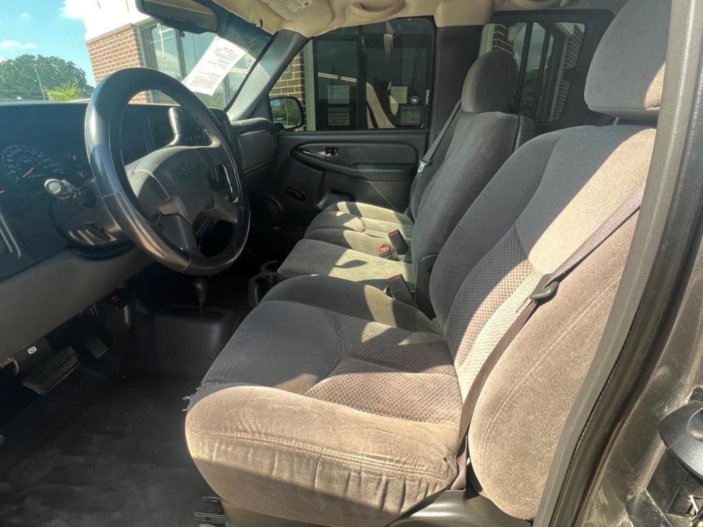 2007 SILVER CHEVROLET SILVERADO 1500 CLASSIC (1GCEK19B27E) with an 5.3L engine, Automatic transmission, located at 4415 NE 28th St, Haltom City, TX, 76117, (817) 222-9334, 32.795322, -97.280937 - Photo#13