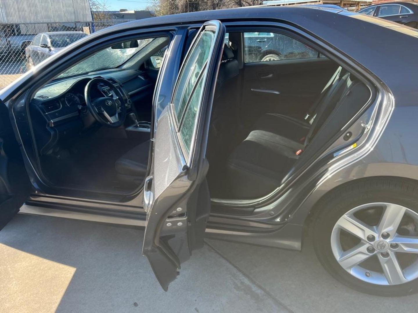 2014 GRAY TOYOTA CAMRY L (4T1BF1FK6EU) with an 2.5L engine, Automatic transmission, located at 4415 NE 28th St, Haltom City, TX, 76117, (817) 222-9334, 32.795322, -97.280937 - Photo#8