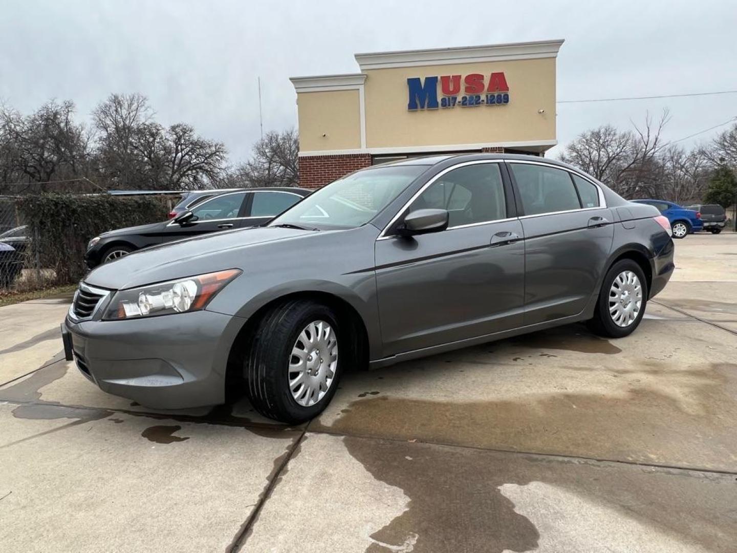 2008 GRAY HONDA ACCORD LX (1HGCP26338A) with an 2.4L engine, Automatic transmission, located at 4415 NE 28th St, Haltom City, TX, 76117, (817) 222-9334, 32.795322, -97.280937 - Photo#0