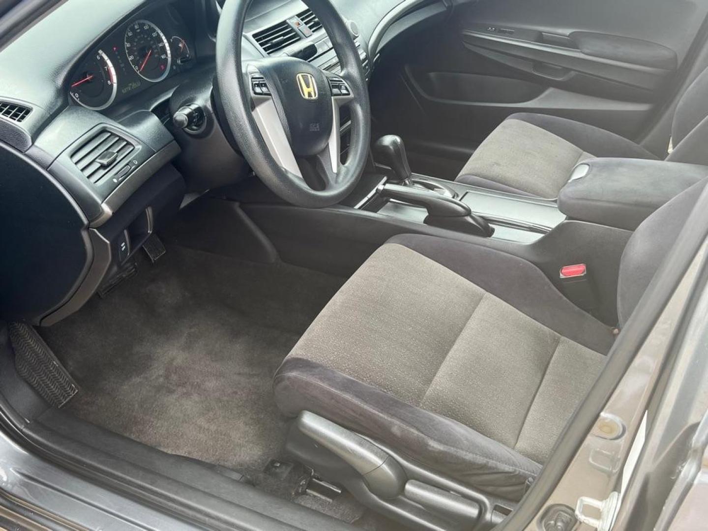 2008 GRAY HONDA ACCORD LX (1HGCP26338A) with an 2.4L engine, Automatic transmission, located at 4415 NE 28th St, Haltom City, TX, 76117, (817) 222-9334, 32.795322, -97.280937 - Photo#9