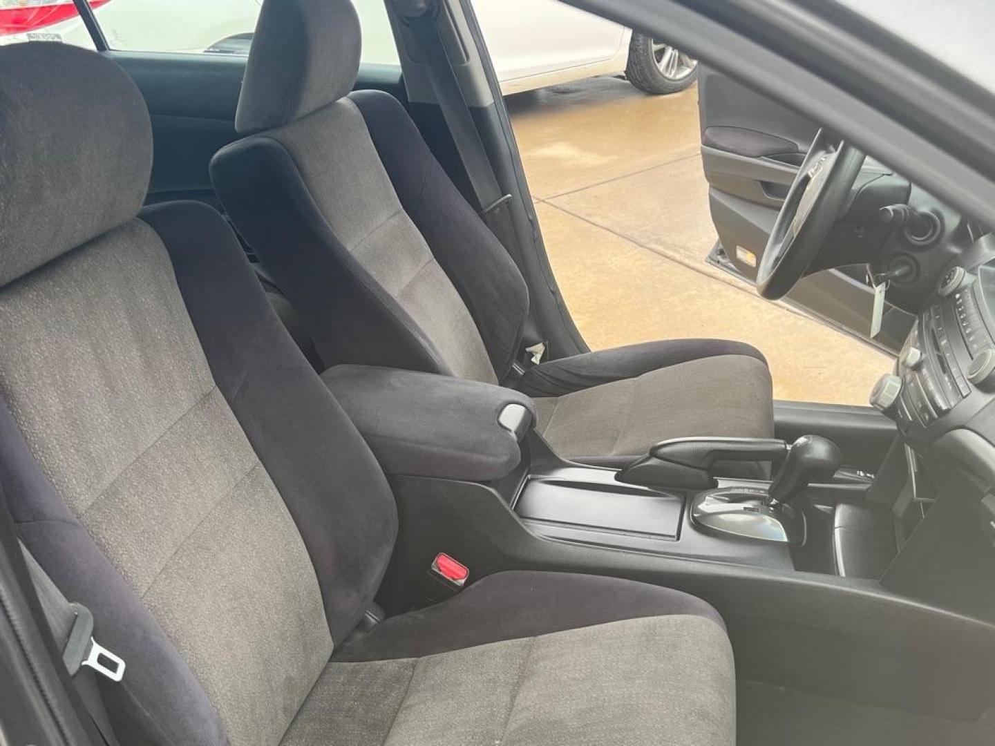 2008 GRAY HONDA ACCORD LX (1HGCP26338A) with an 2.4L engine, Automatic transmission, located at 4415 NE 28th St, Haltom City, TX, 76117, (817) 222-9334, 32.795322, -97.280937 - Photo#26