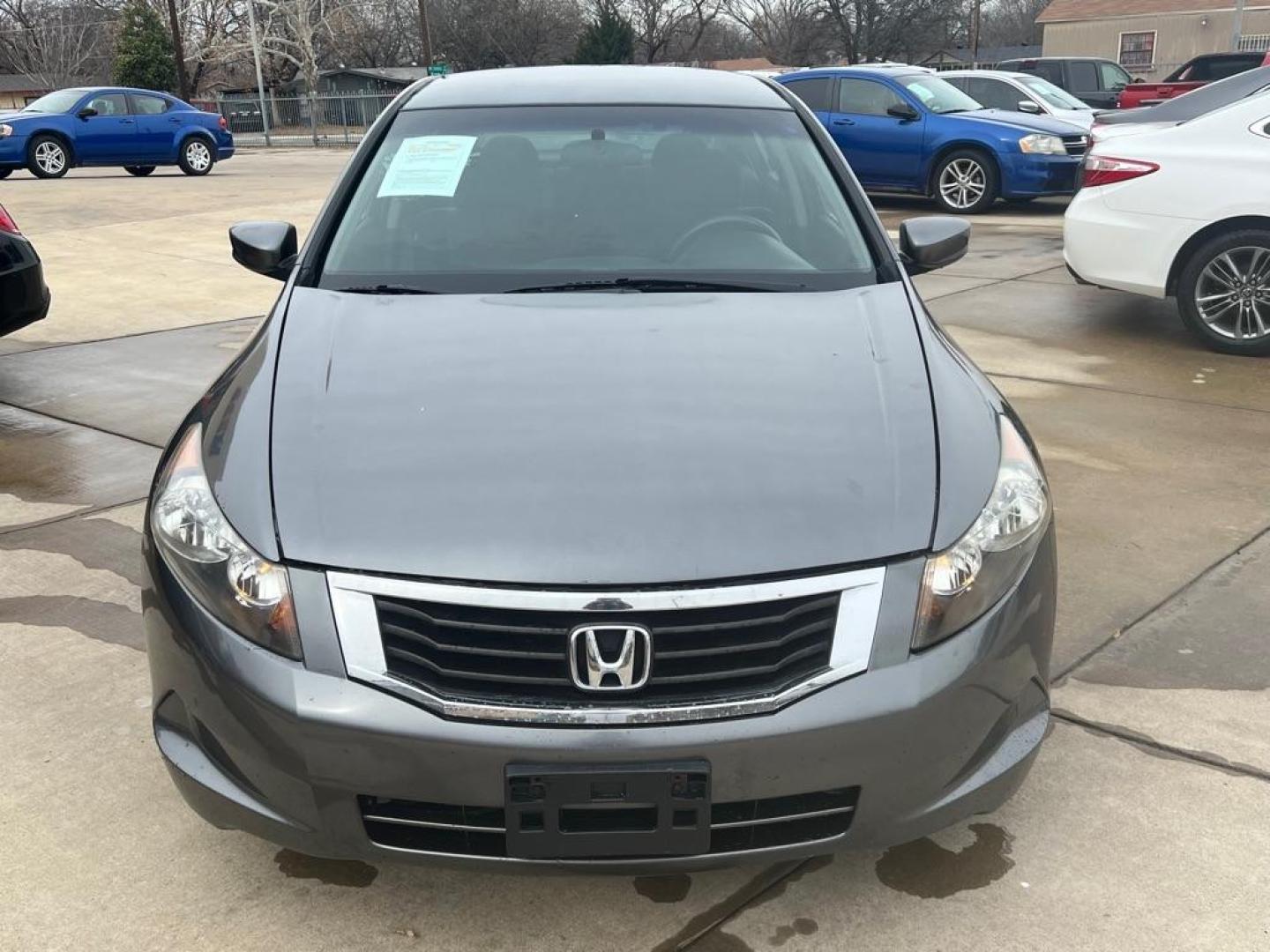 2008 GRAY HONDA ACCORD LX (1HGCP26338A) with an 2.4L engine, Automatic transmission, located at 4415 NE 28th St, Haltom City, TX, 76117, (817) 222-9334, 32.795322, -97.280937 - Photo#2