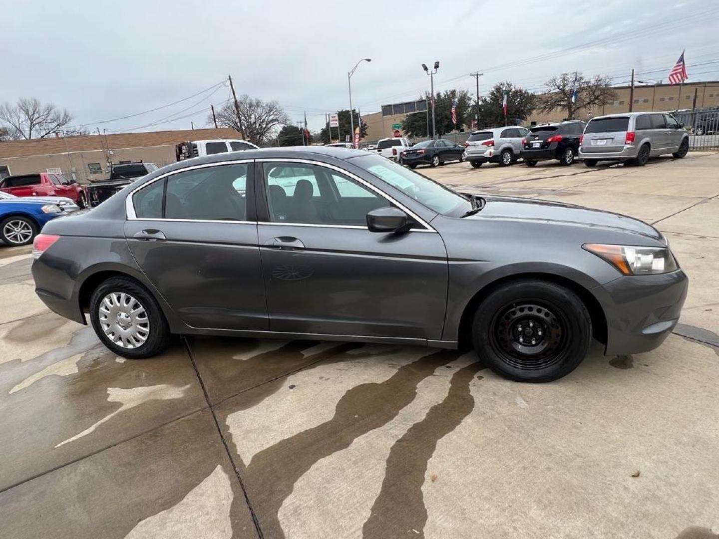 2008 GRAY HONDA ACCORD LX (1HGCP26338A) with an 2.4L engine, Automatic transmission, located at 4415 NE 28th St, Haltom City, TX, 76117, (817) 222-9334, 32.795322, -97.280937 - Photo#3