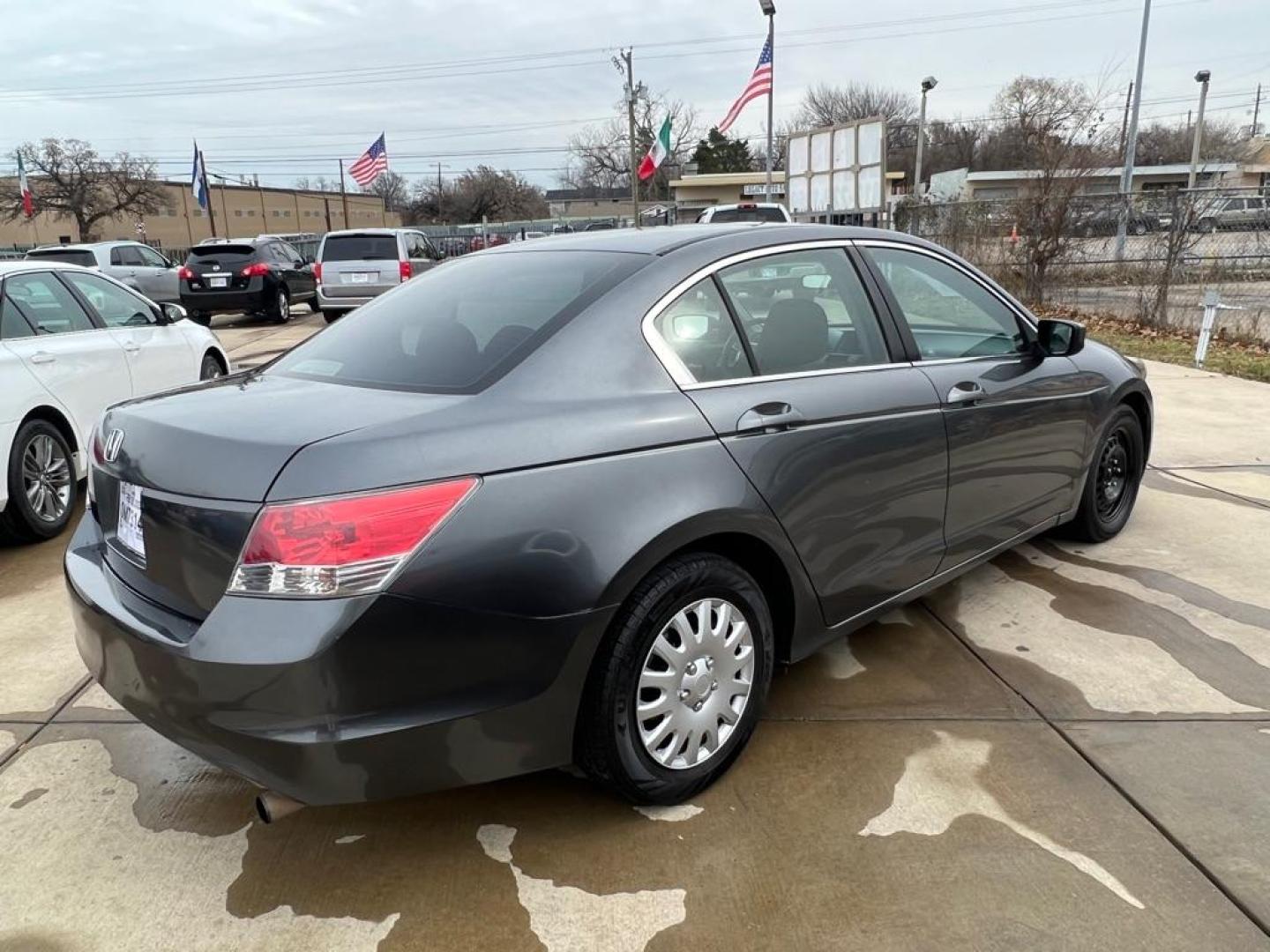 2008 GRAY HONDA ACCORD LX (1HGCP26338A) with an 2.4L engine, Automatic transmission, located at 4415 NE 28th St, Haltom City, TX, 76117, (817) 222-9334, 32.795322, -97.280937 - Photo#4